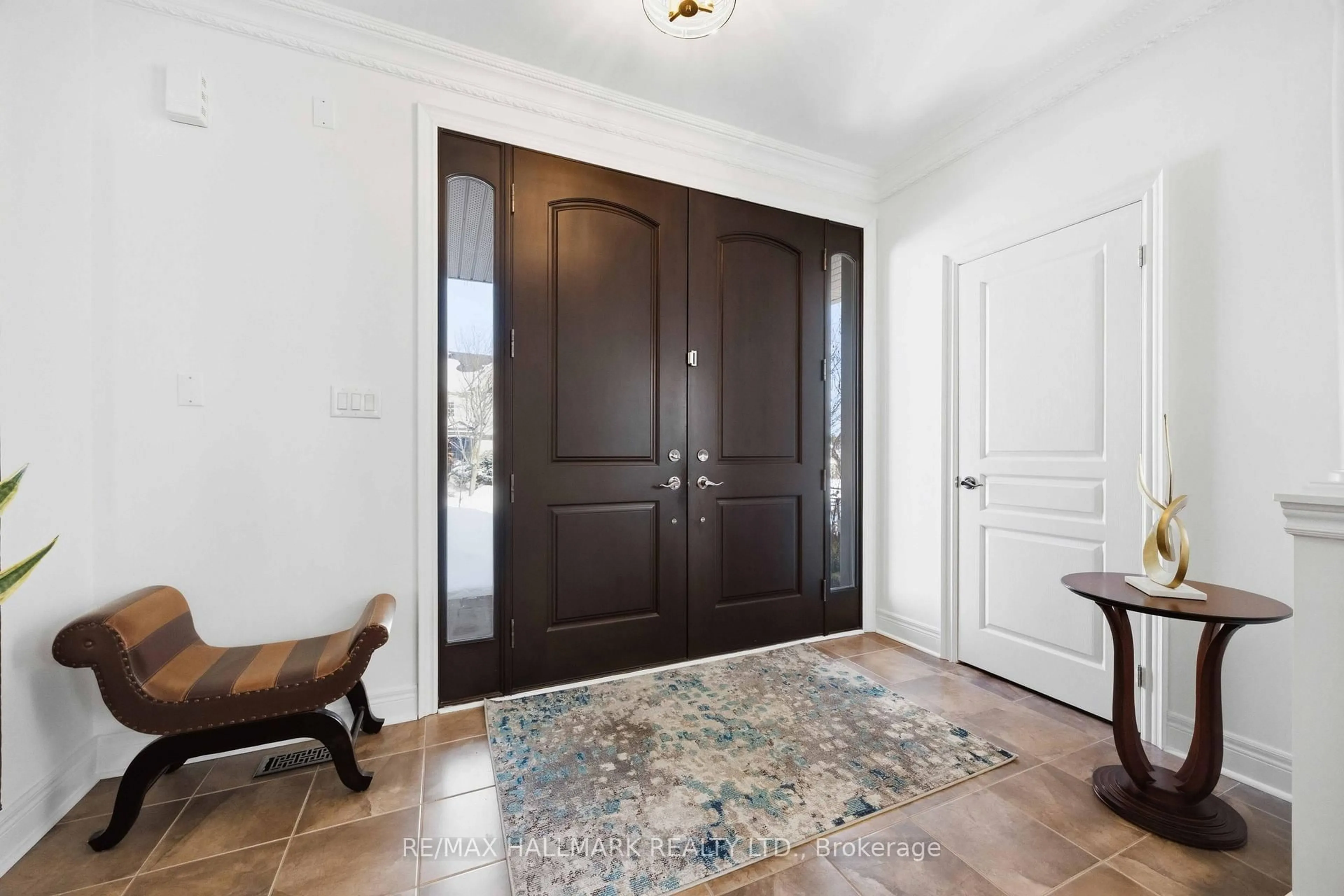 Indoor entryway for 40 Sweet Anna Crt, Vaughan Ontario L6A 4E3