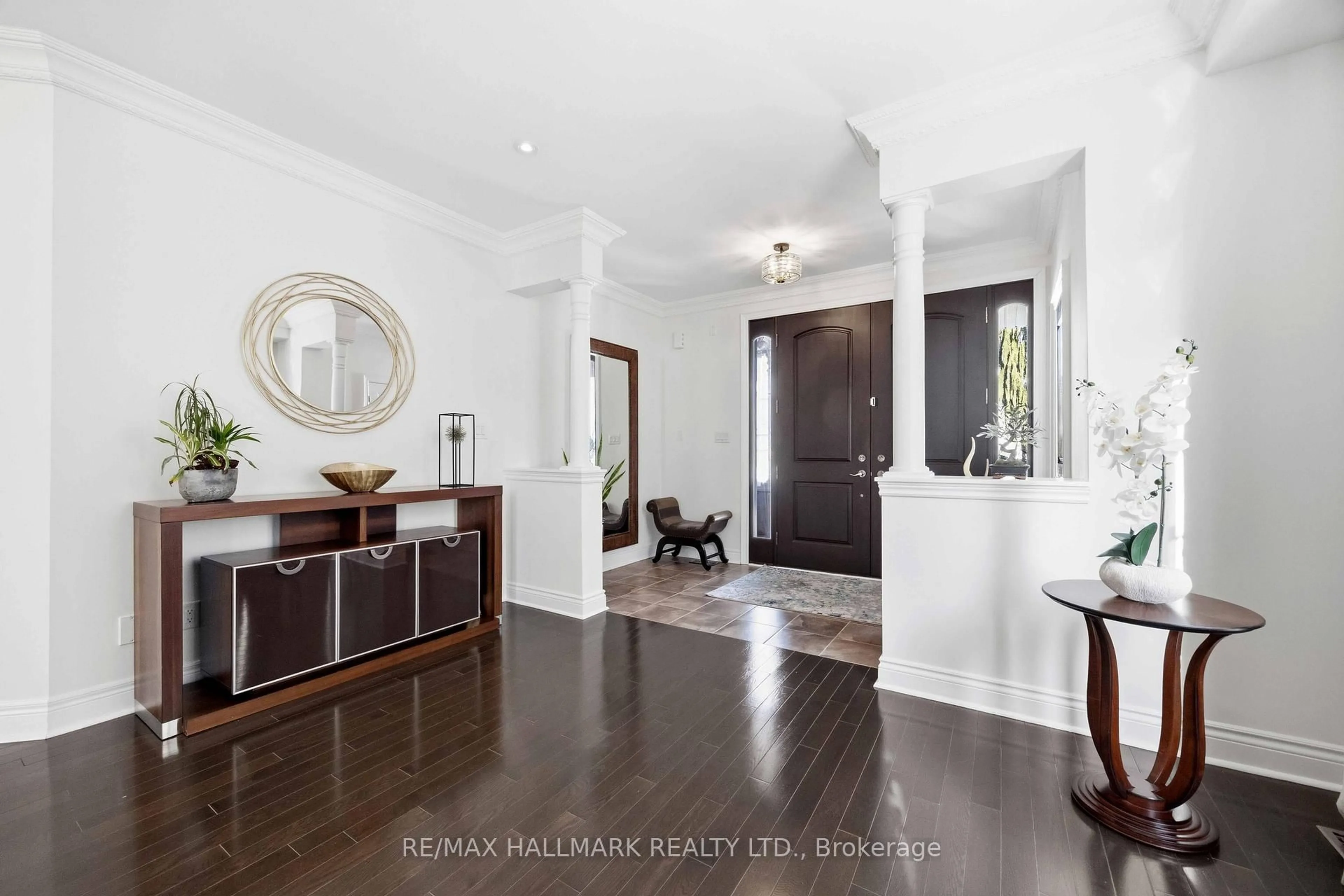 Indoor entryway for 40 Sweet Anna Crt, Vaughan Ontario L6A 4E3