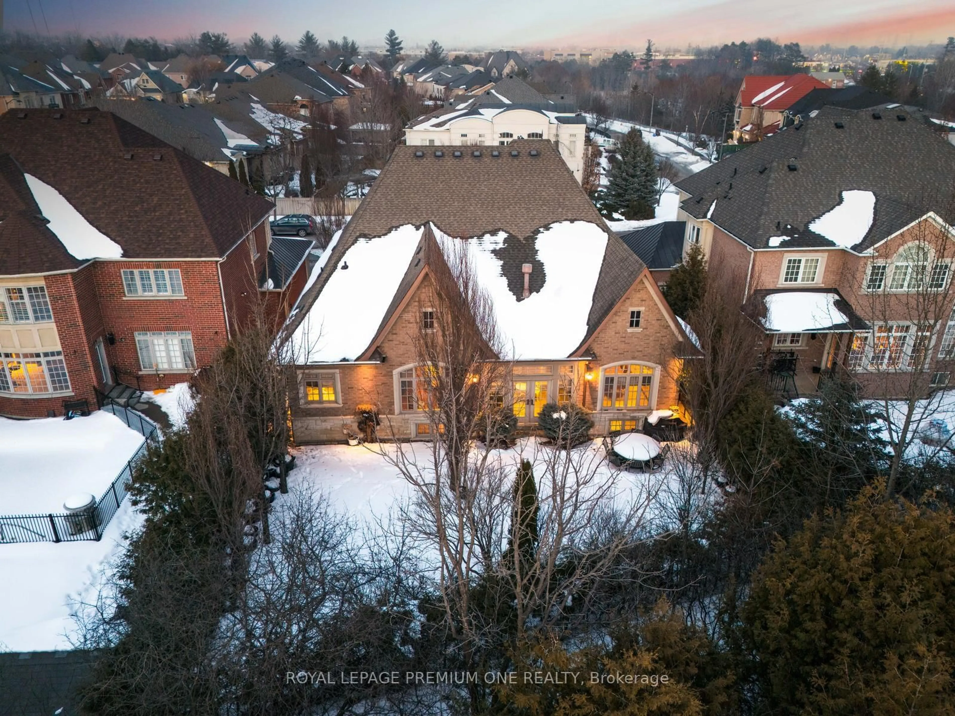A pic from outside/outdoor area/front of a property/back of a property/a pic from drone, city buildings view from balcony for 155 Cook's Mill Cres, Vaughan Ontario L6A 0L1