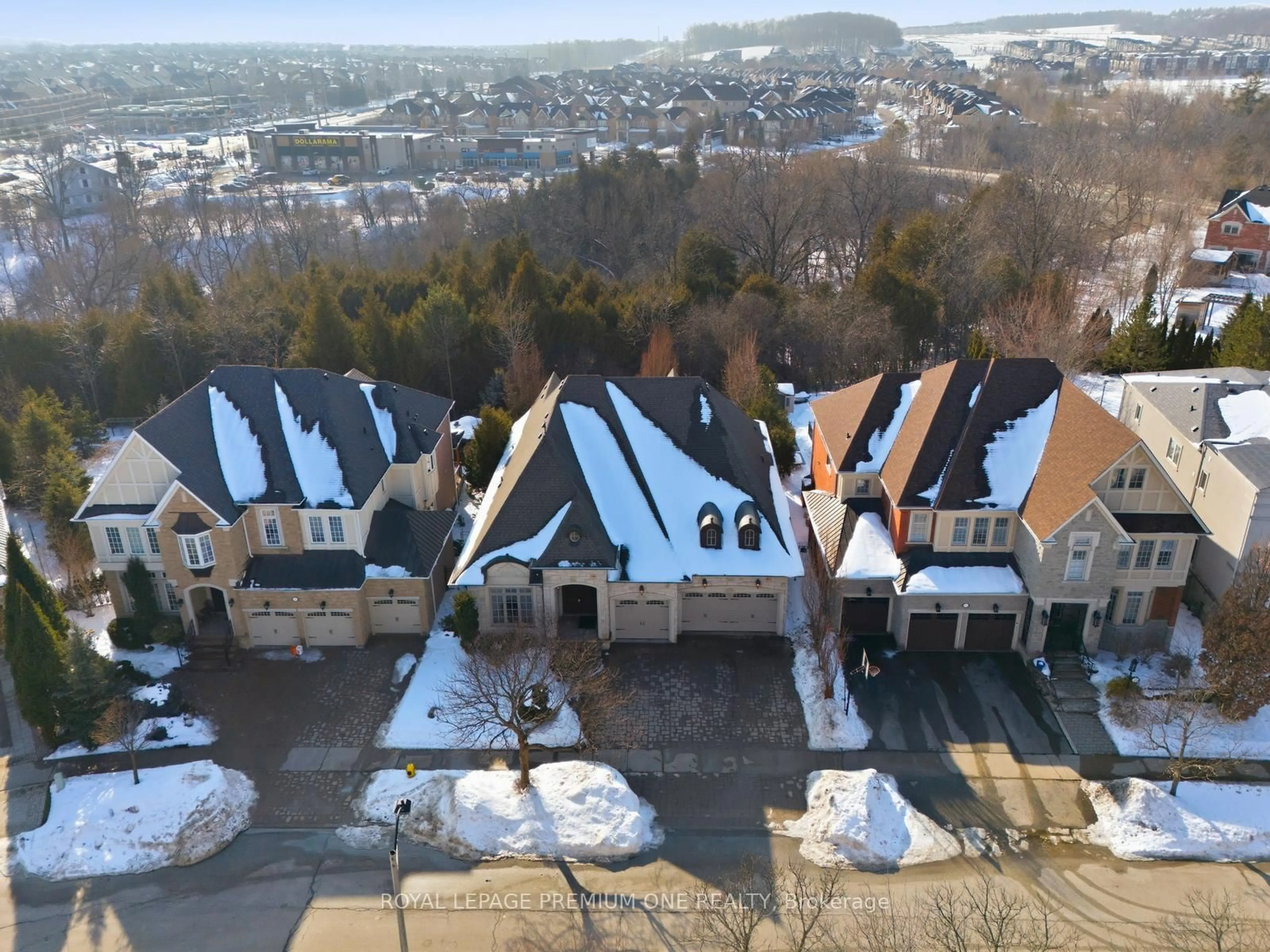 A pic from outside/outdoor area/front of a property/back of a property/a pic from drone, mountain view for 155 Cook's Mill Cres, Vaughan Ontario L6A 0L1