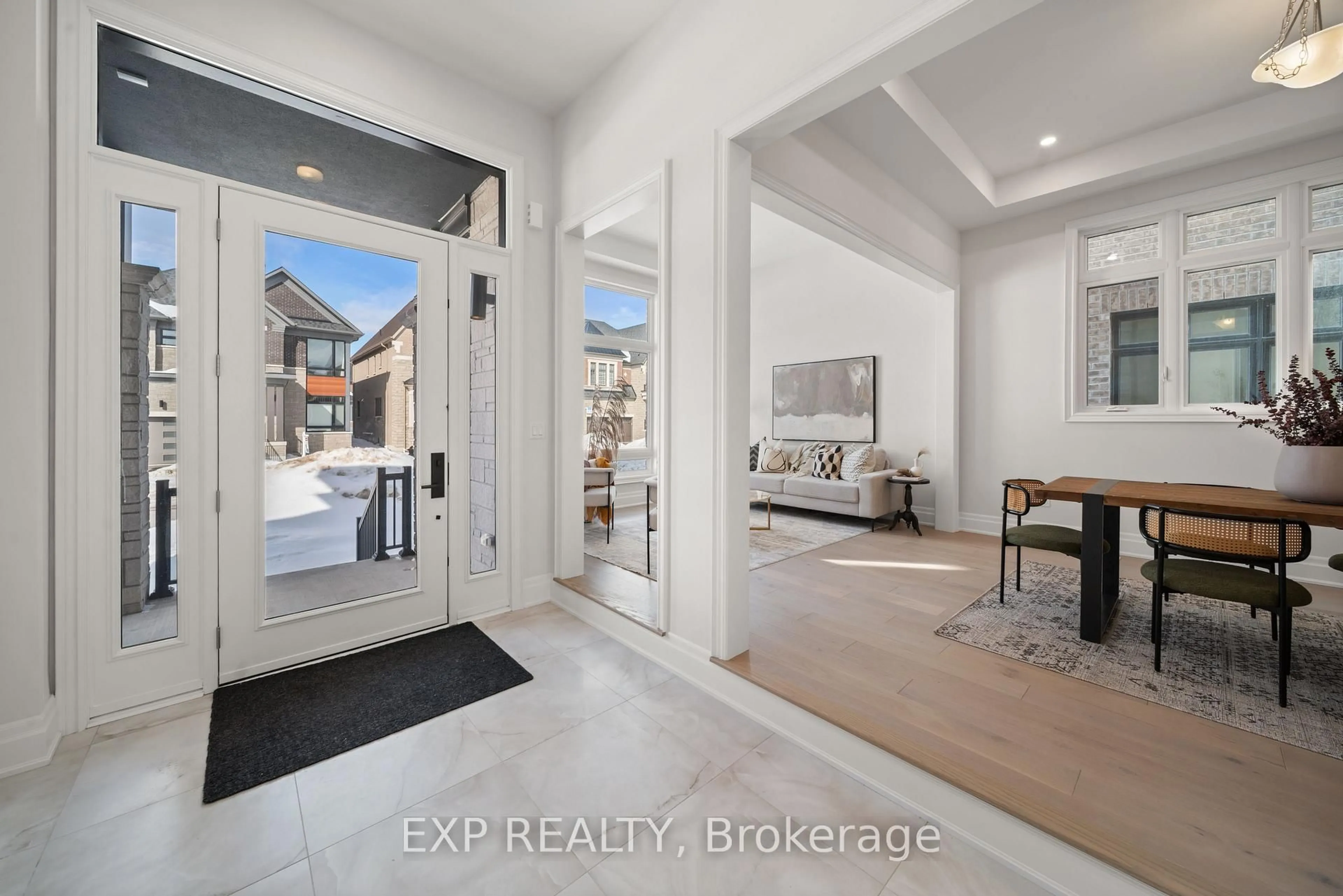 Indoor entryway for 5 Saxby Farm Ave #31N, King Ontario L7B 0T2