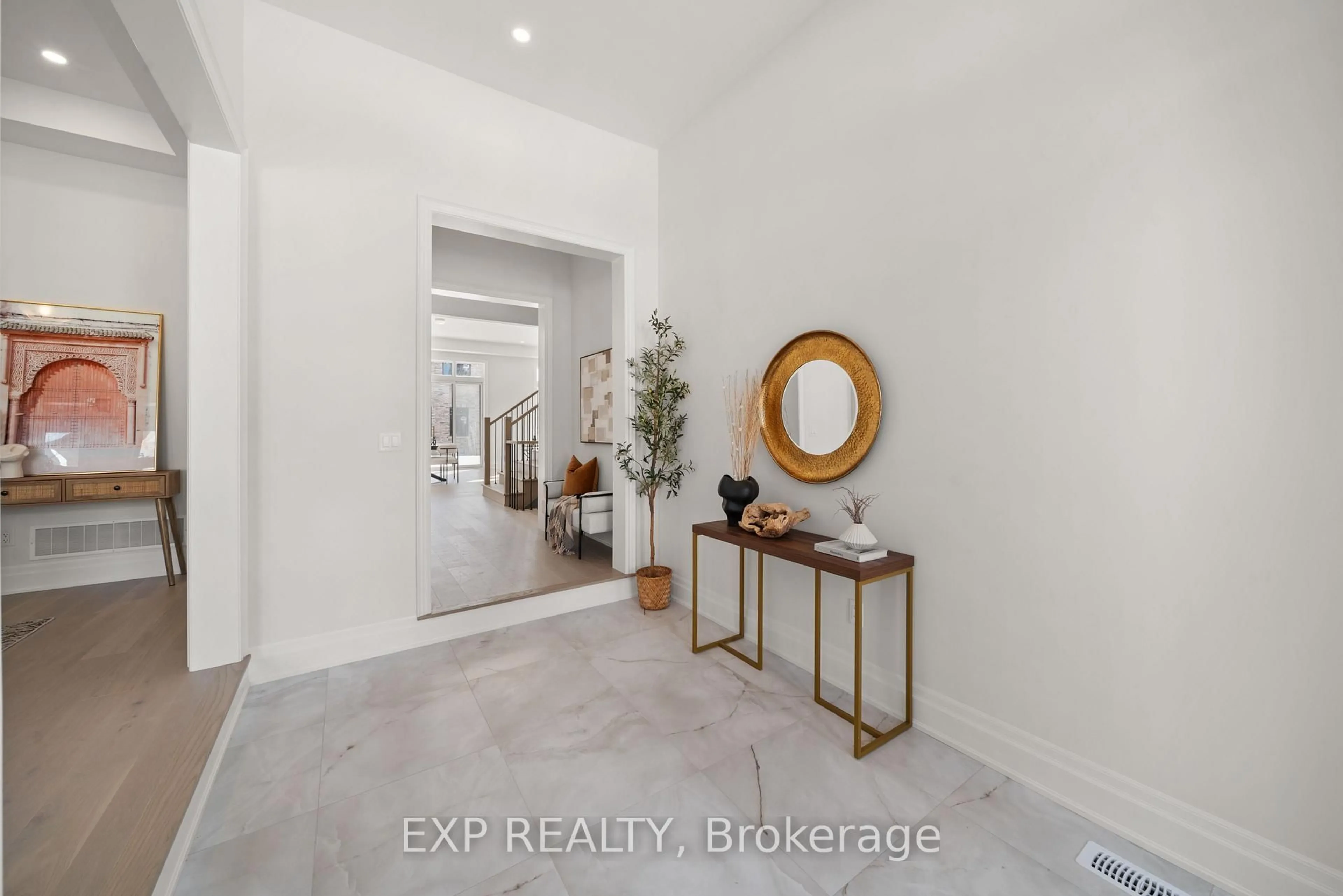 Indoor entryway for 5 Saxby Farm Ave #31N, King Ontario L7B 0T2