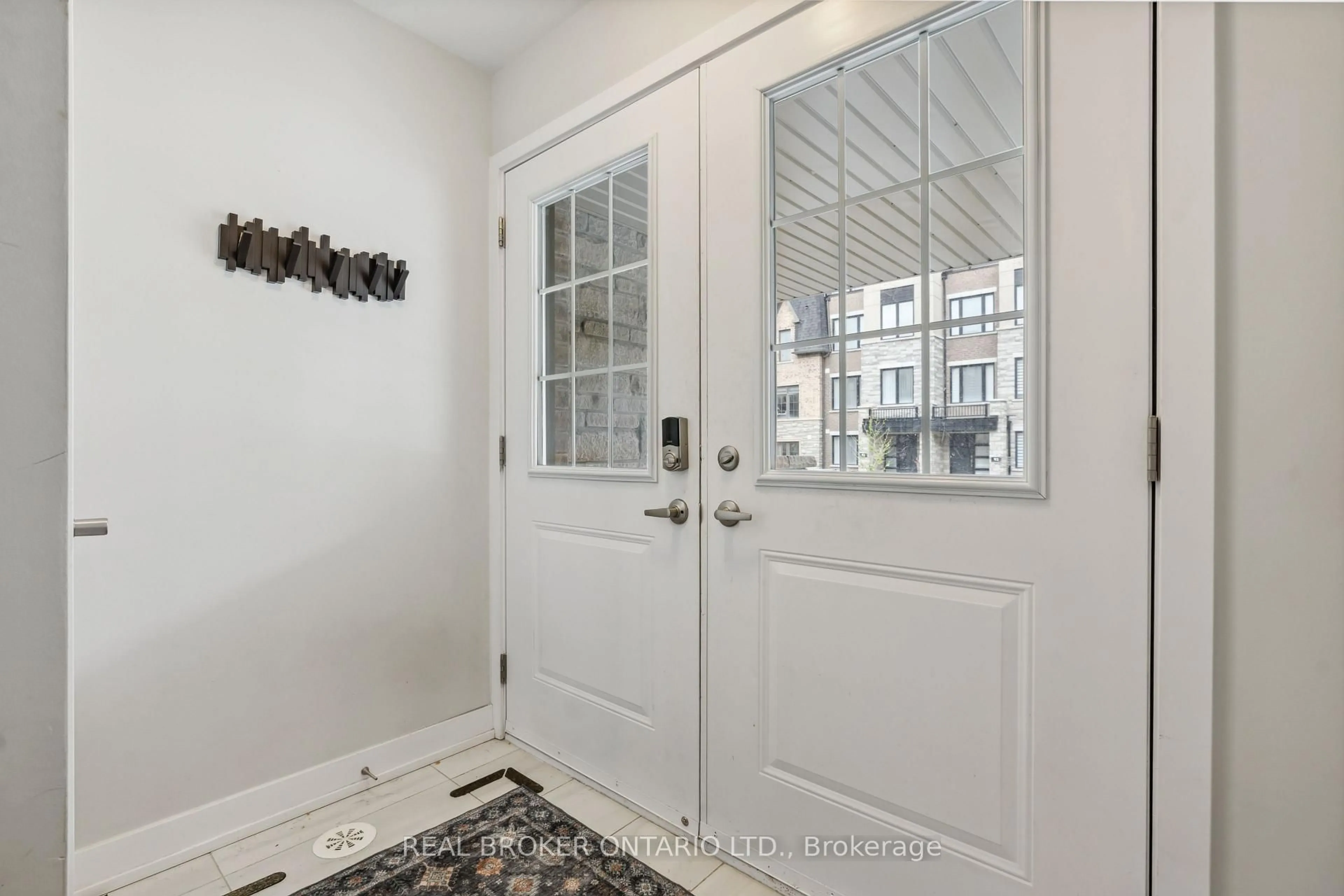 Indoor entryway for 92 William Shearn Cres, Markham Ontario L6C 3J4