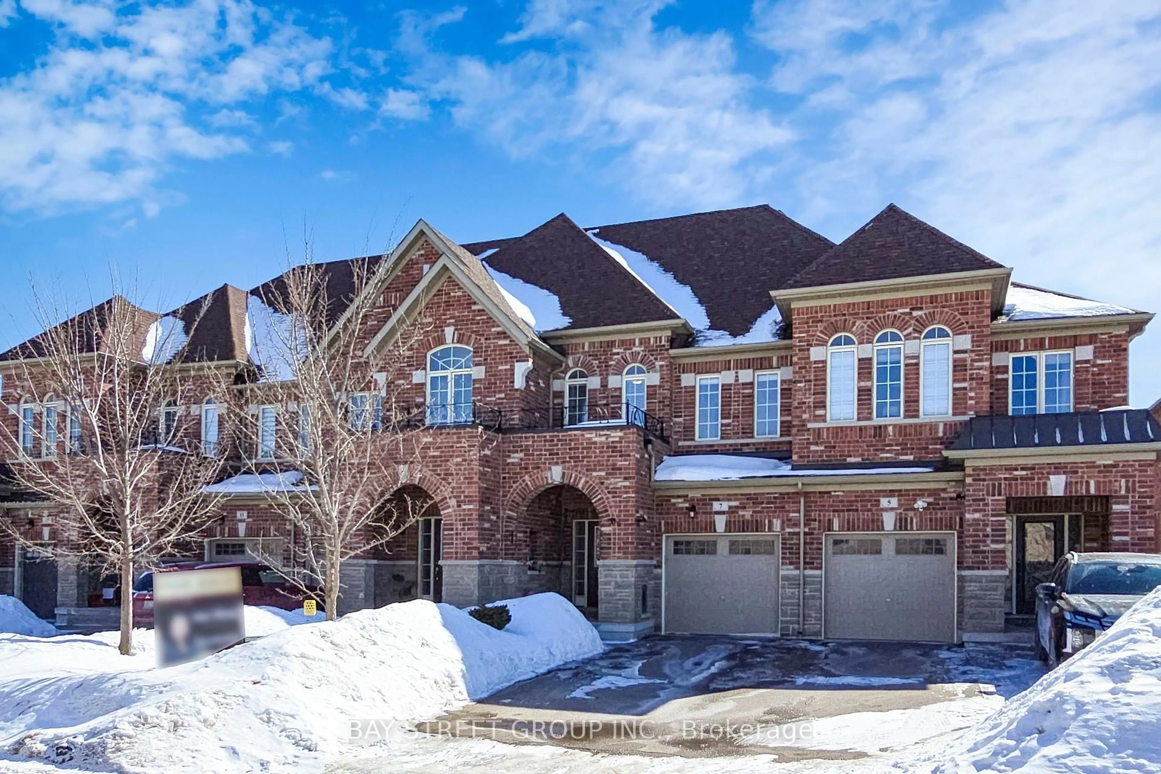 Home with brick exterior material, street for 7 Paper Mills Cres, Richmond Hill Ontario L4E 0V5