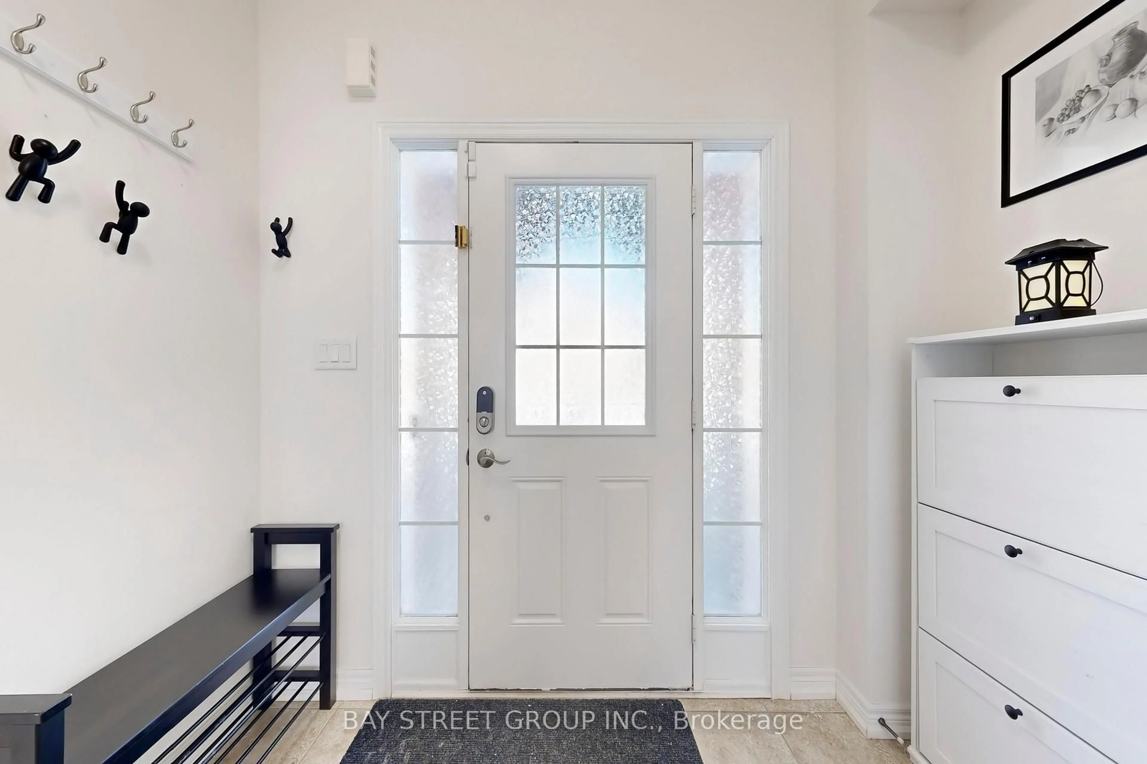 Indoor entryway for 7 Paper Mills Cres, Richmond Hill Ontario L4E 0V5