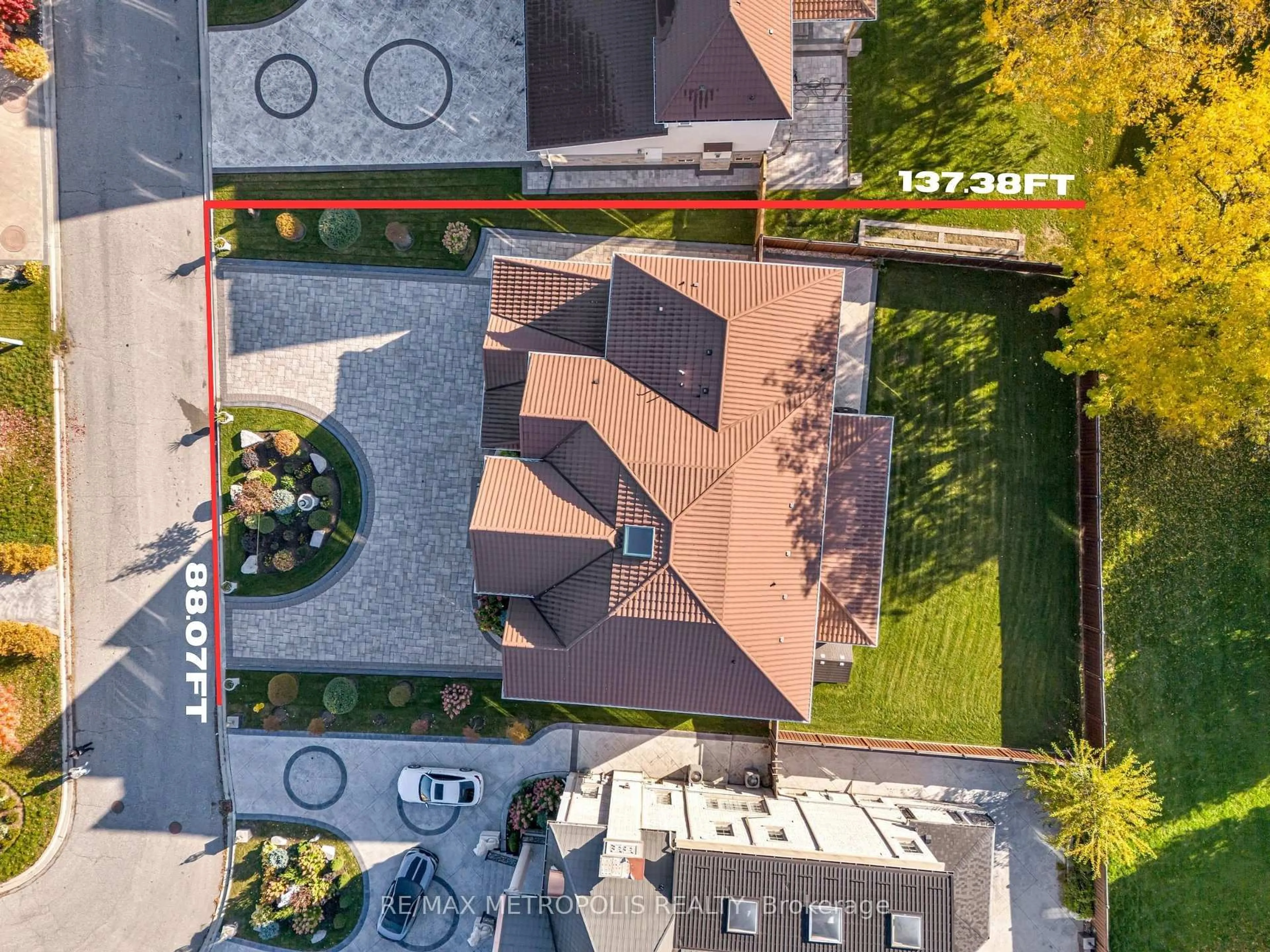 A pic from outside/outdoor area/front of a property/back of a property/a pic from drone, street for 9 Alai Circ, Markham Ontario L3R 1E2