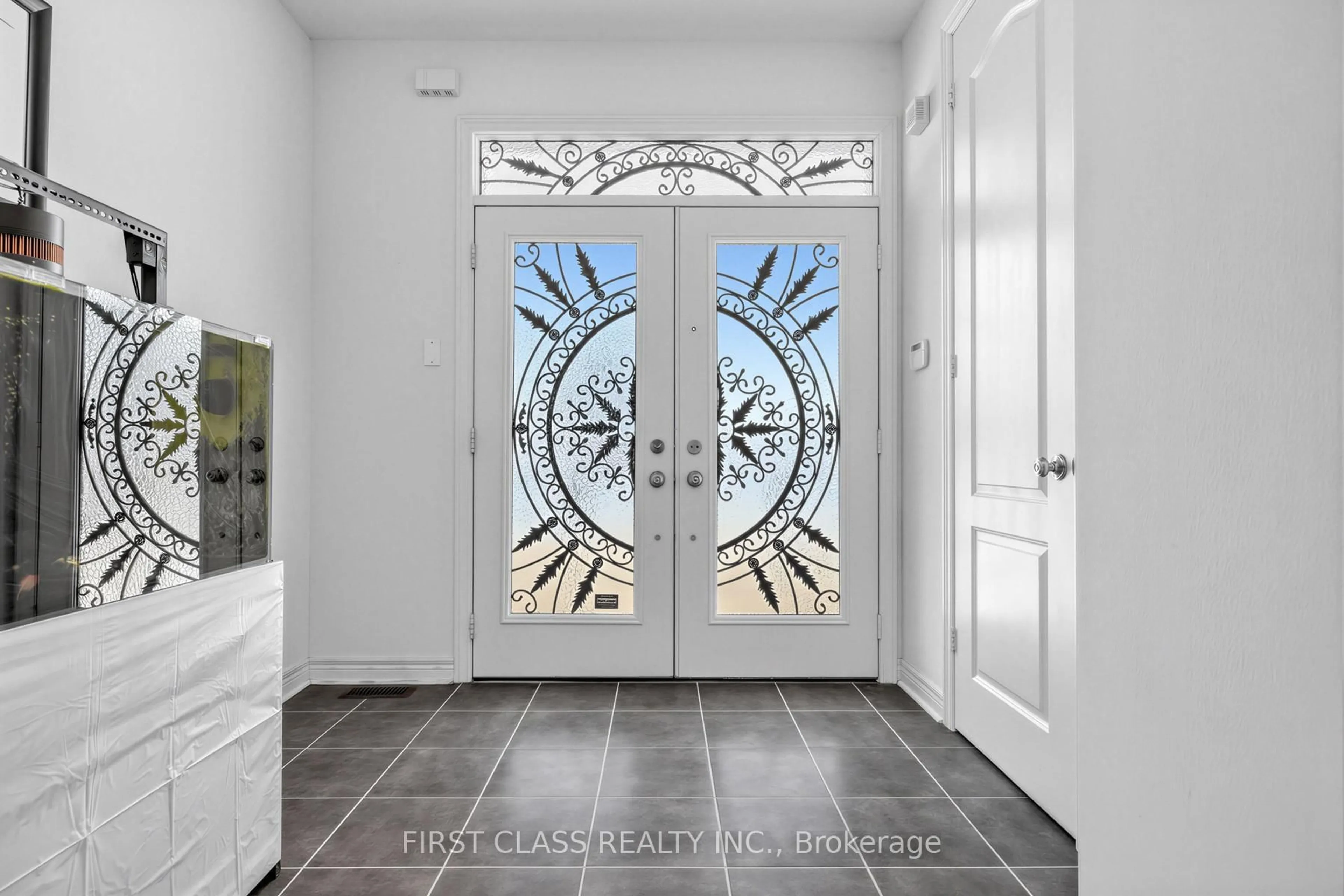 Indoor entryway for 275 William Graham Dr, Aurora Ontario L4G 0W4