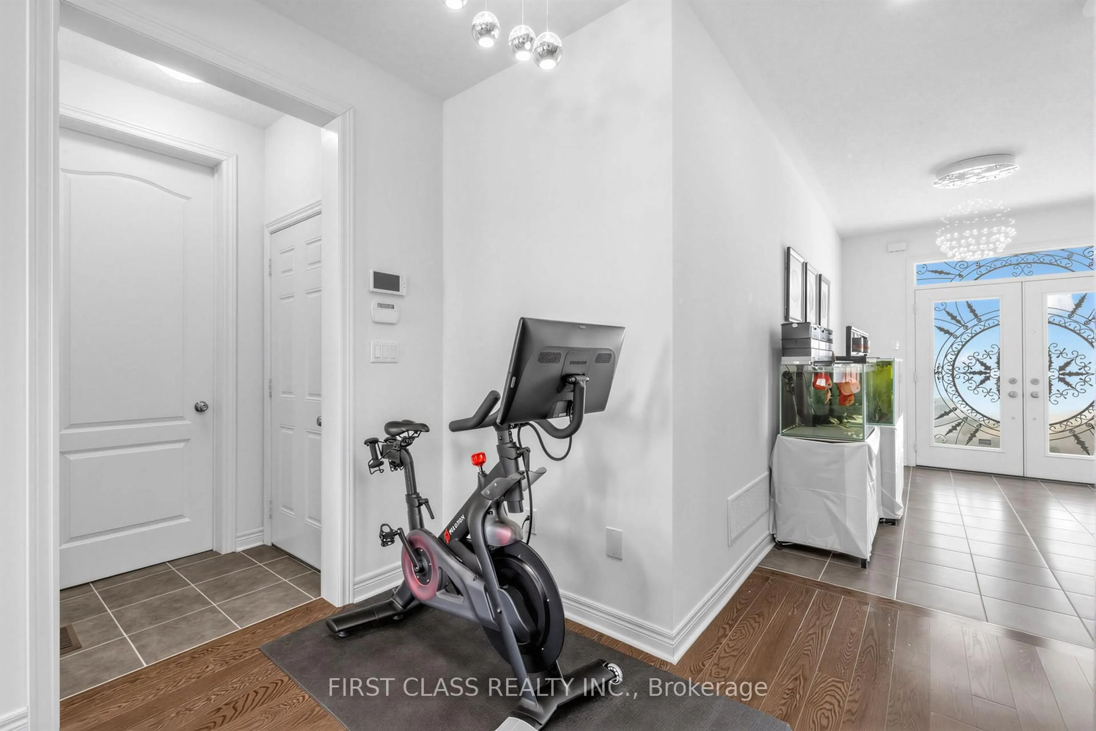 Indoor entryway for 275 William Graham Dr, Aurora Ontario L4G 0W4