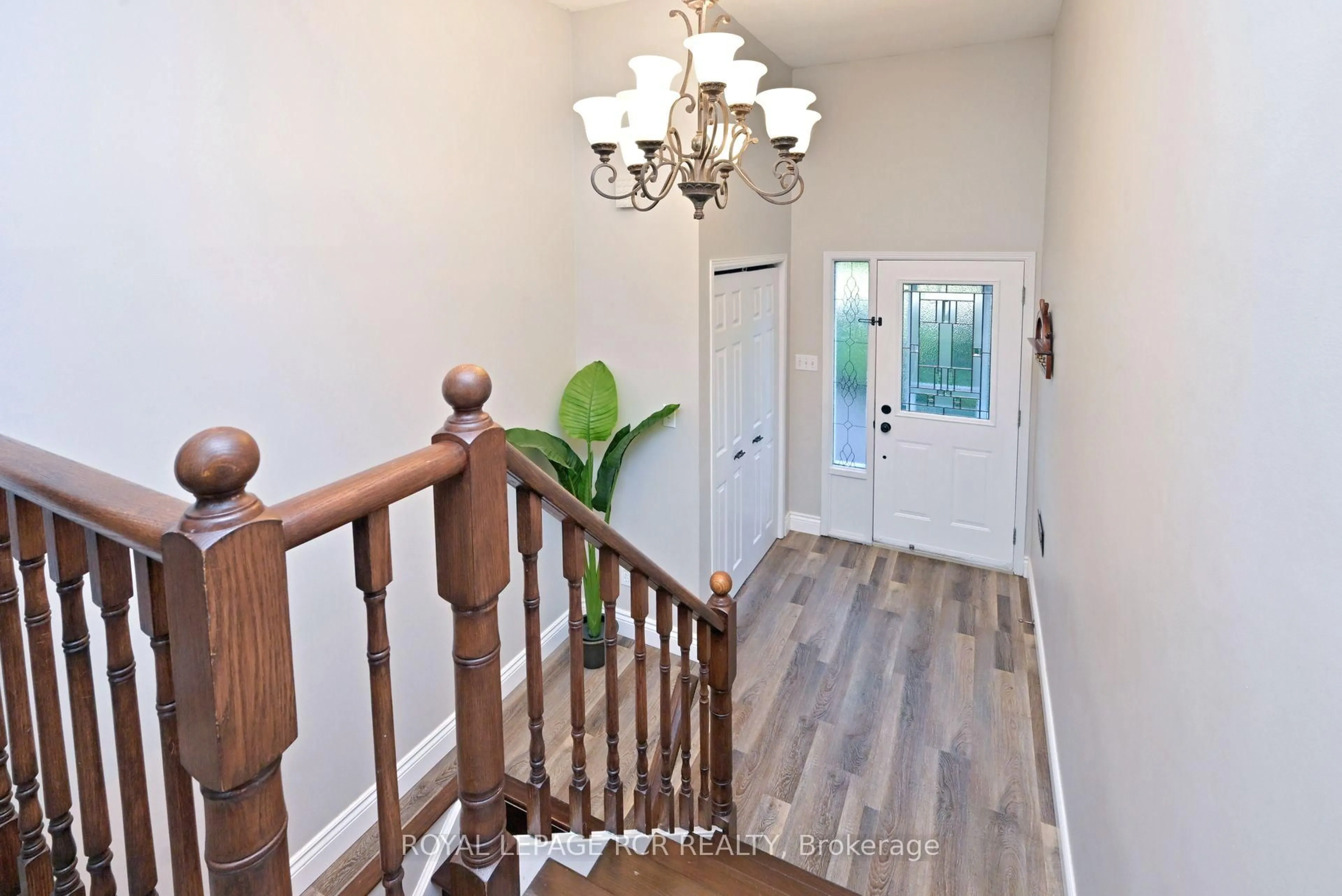 Indoor entryway for 10 Joseph St, Adjala-Tosorontio Ontario L0G 1L0