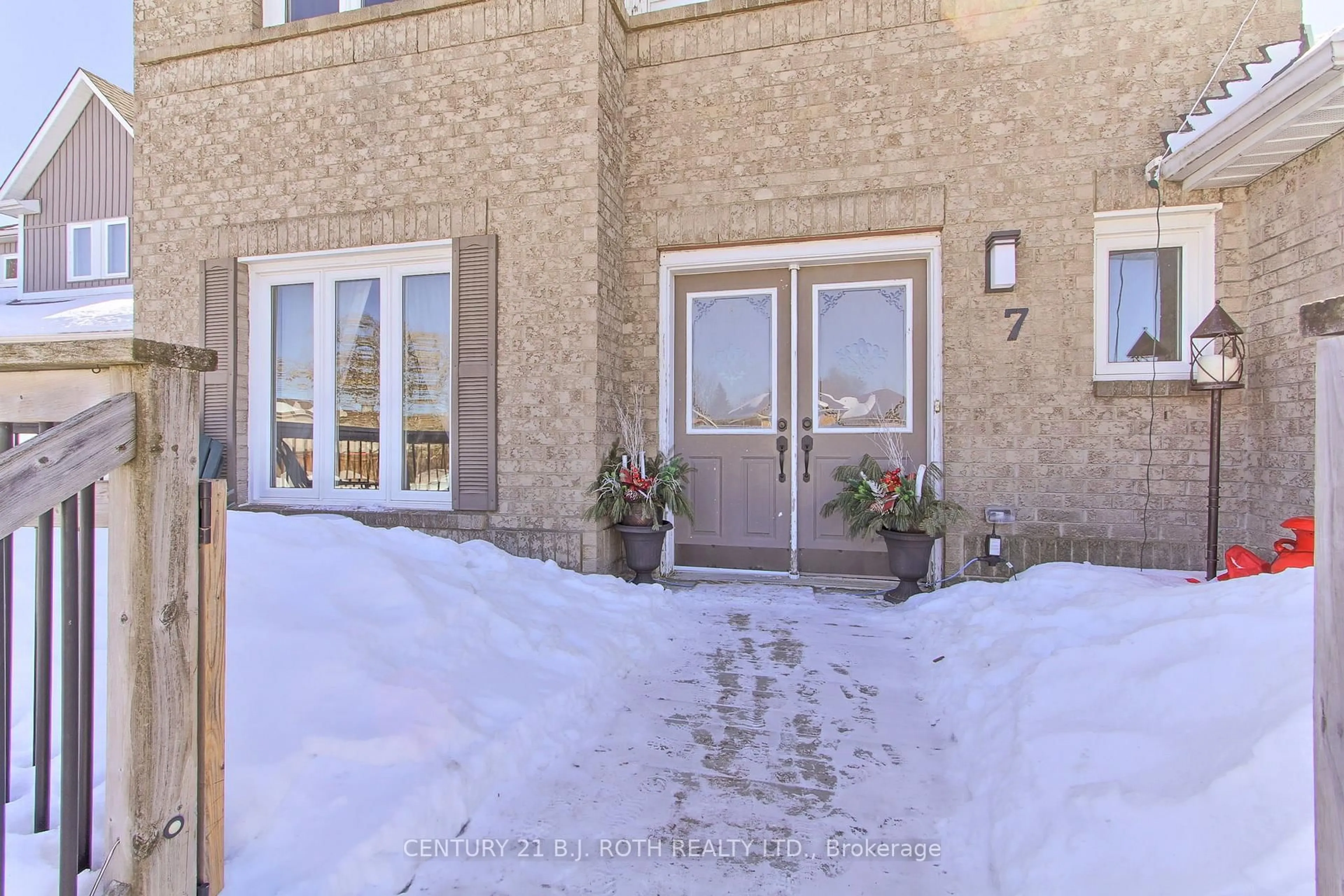 Unknown for 7 Fontaine Dr, Georgina Ontario L4P 3P2