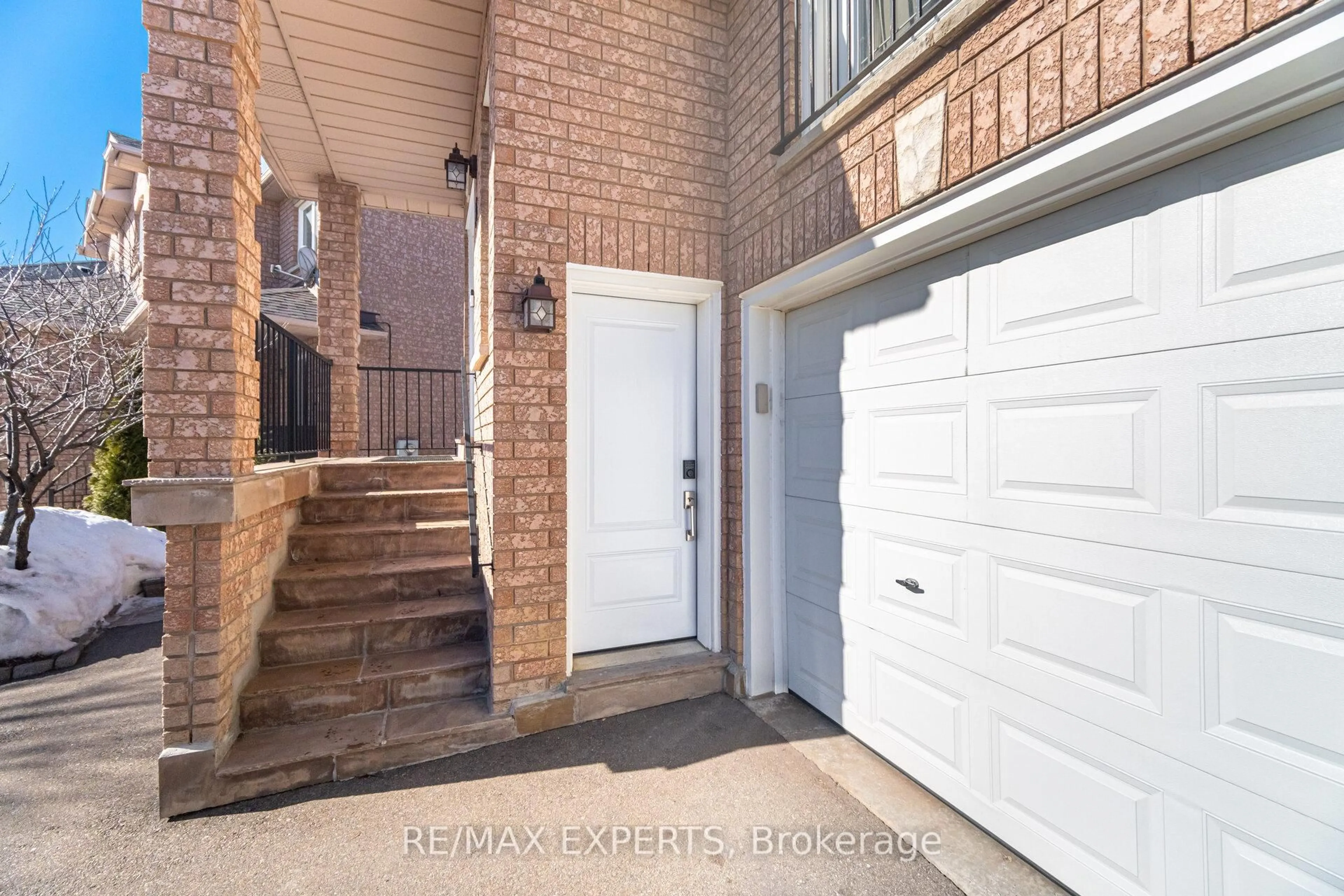 Indoor entryway for 75 Corkwood Cres, Vaughan Ontario L6A 3B4