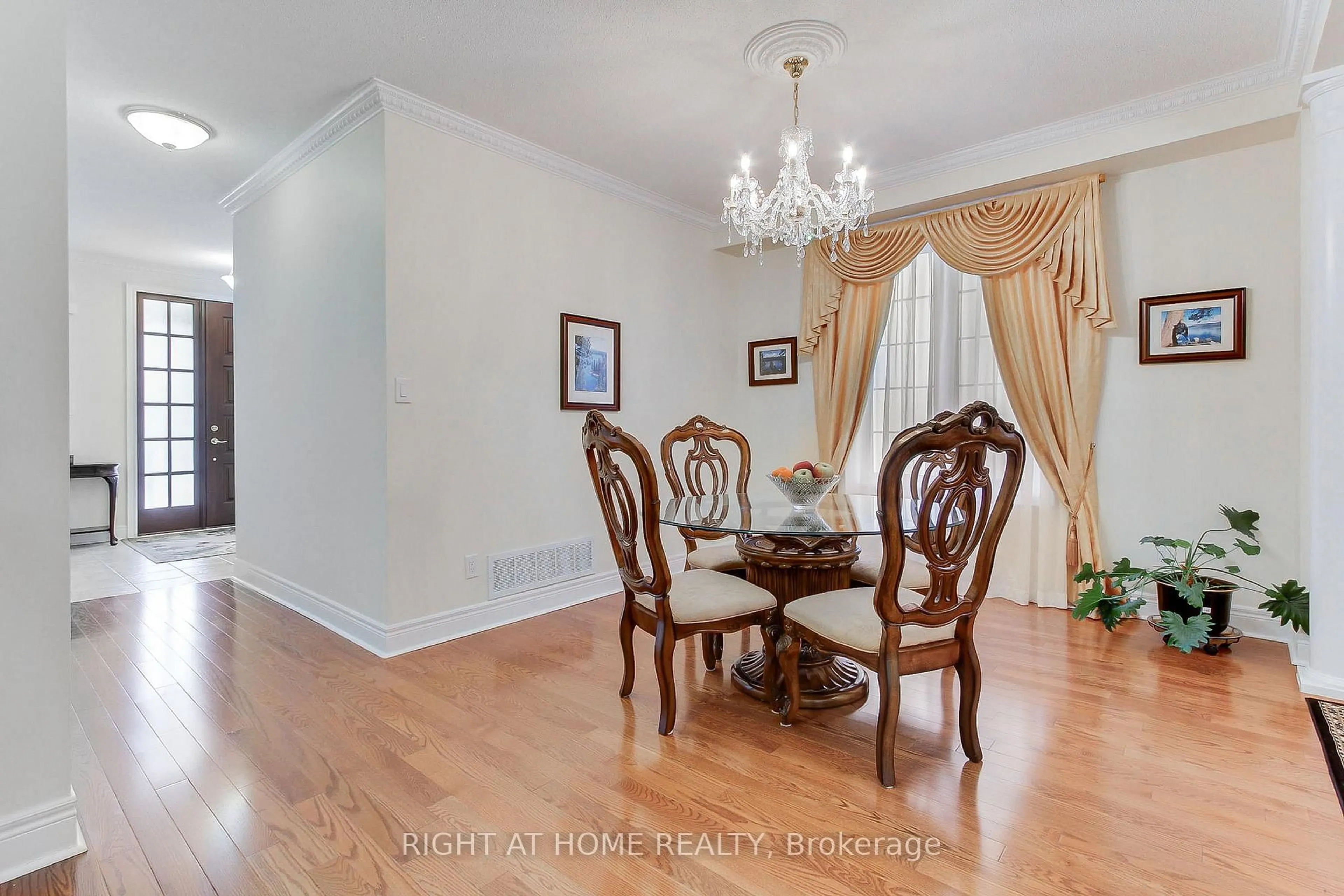 Dining room, wood/laminate floor for 8 Sweet Anna Crt, Vaughan Ontario L6A 4E3
