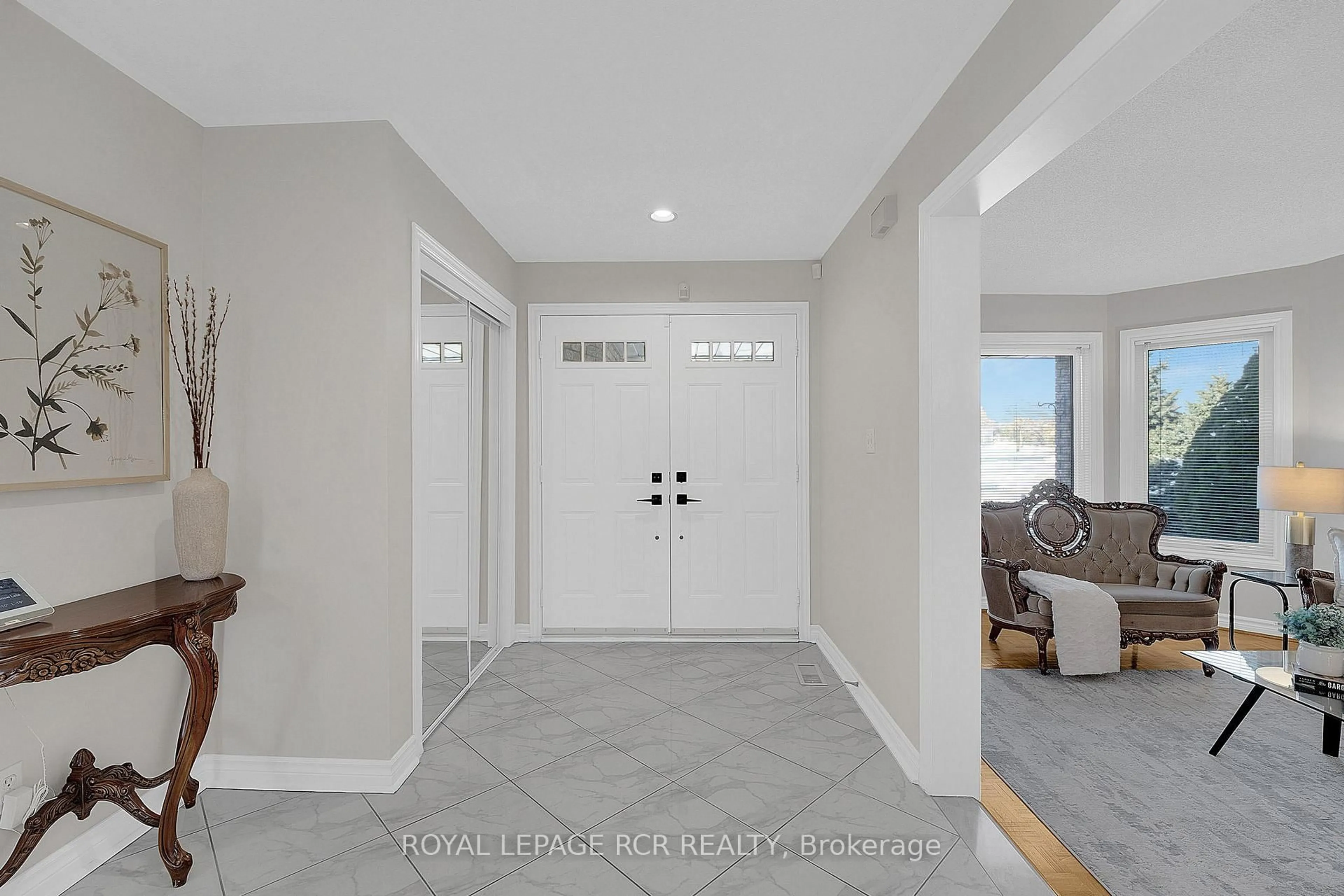 Indoor entryway for 8932 Martin Grove Rd, Vaughan Ontario L4H 1C3