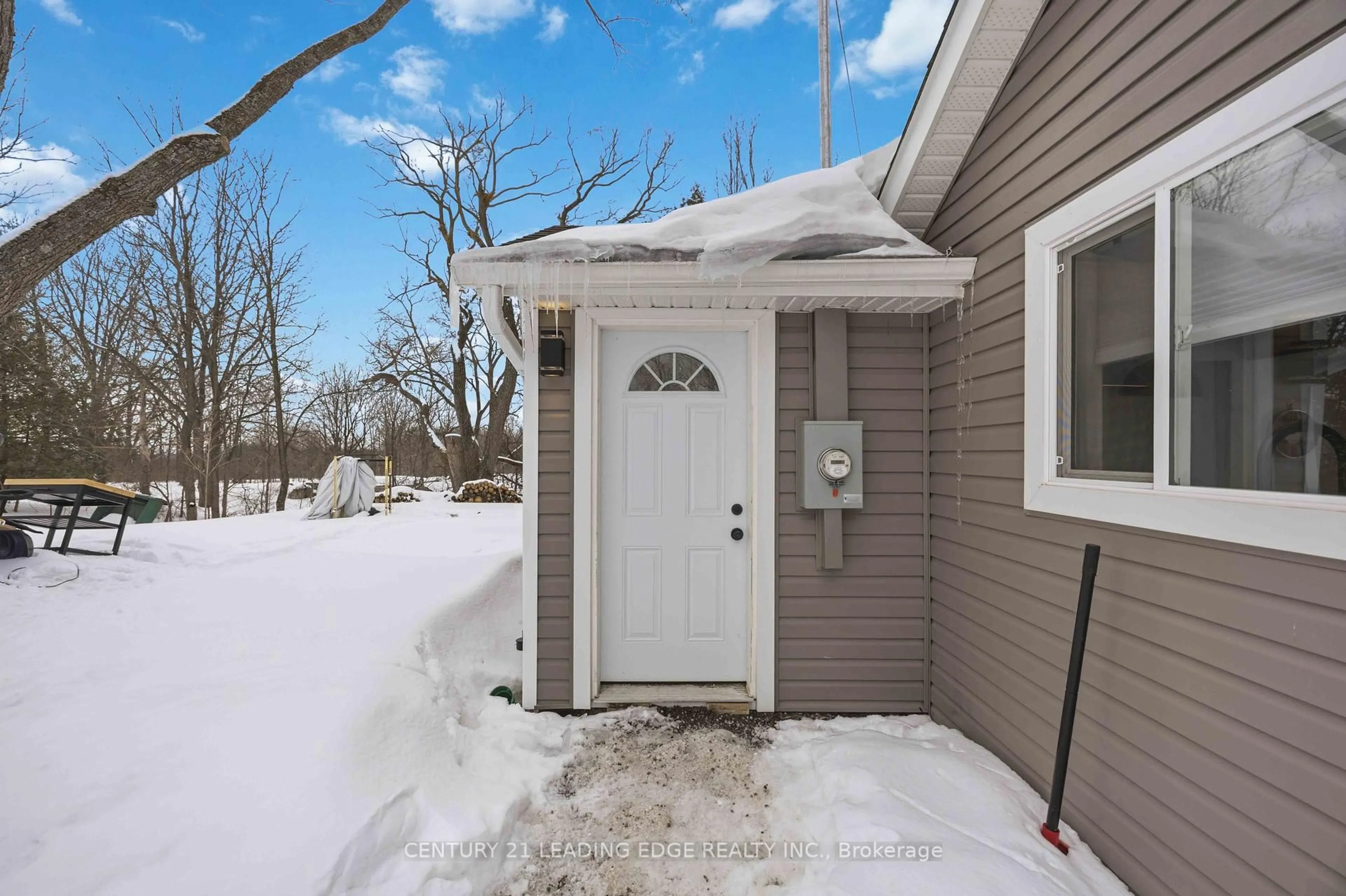 Indoor entryway for 13300 Concession Rd 4, Uxbridge Ontario L0E 1T0