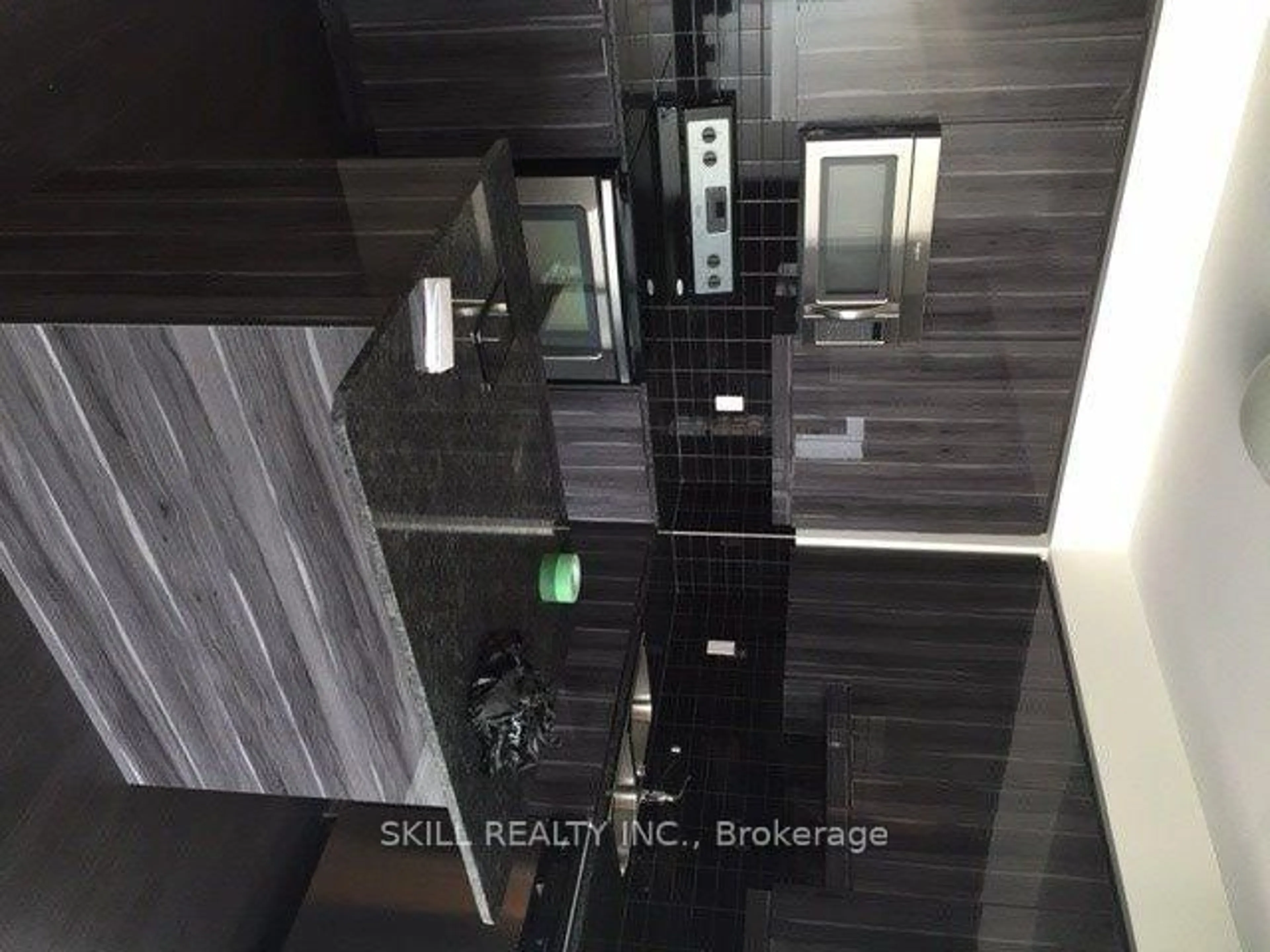 Contemporary bathroom, ceramic/tile floor for 2910 Highway 7 Rd #1401, Vaughan Ontario L4K 2M7