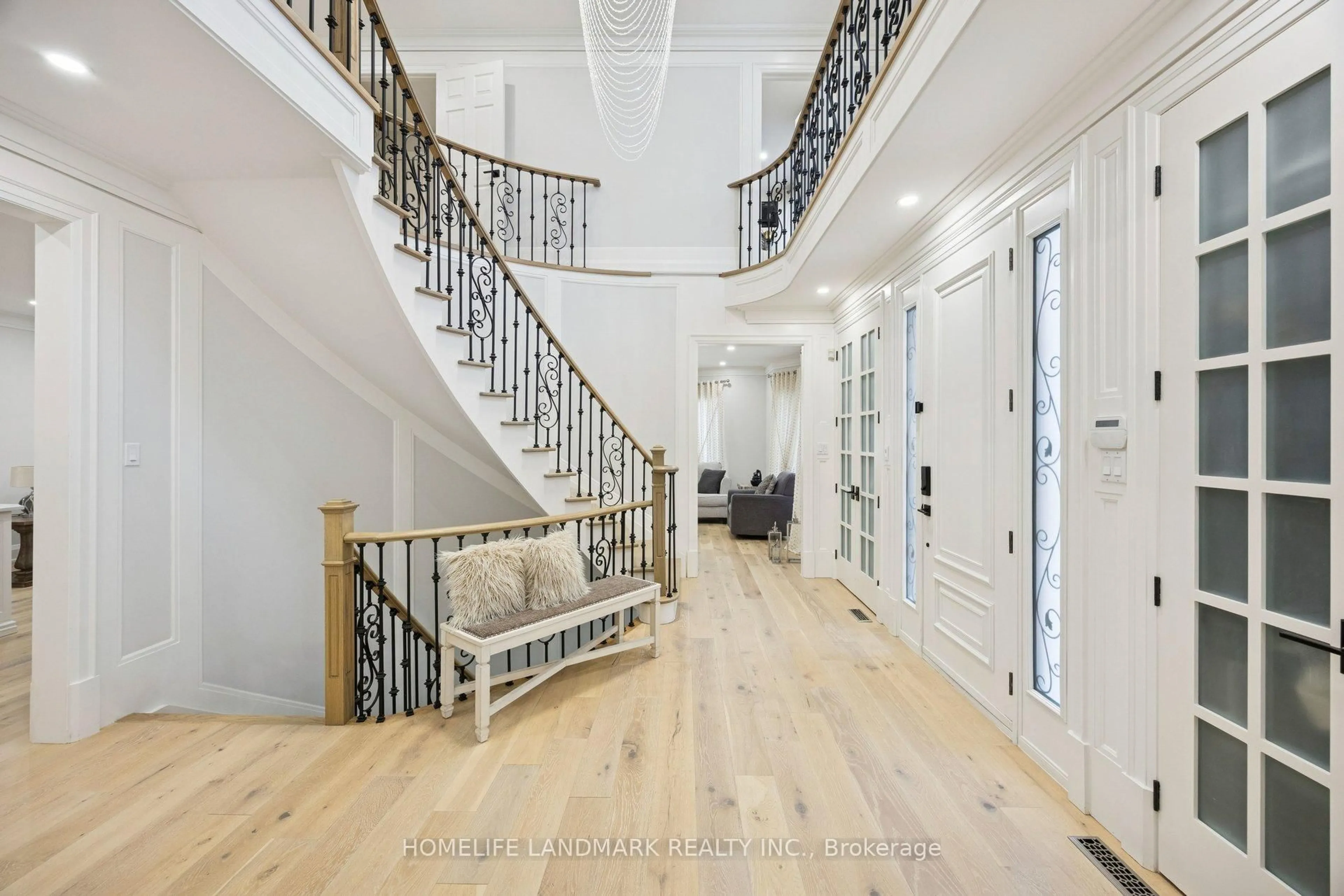 Indoor entryway for 49 Pearson Ave, Richmond Hill Ontario L4C 6T3