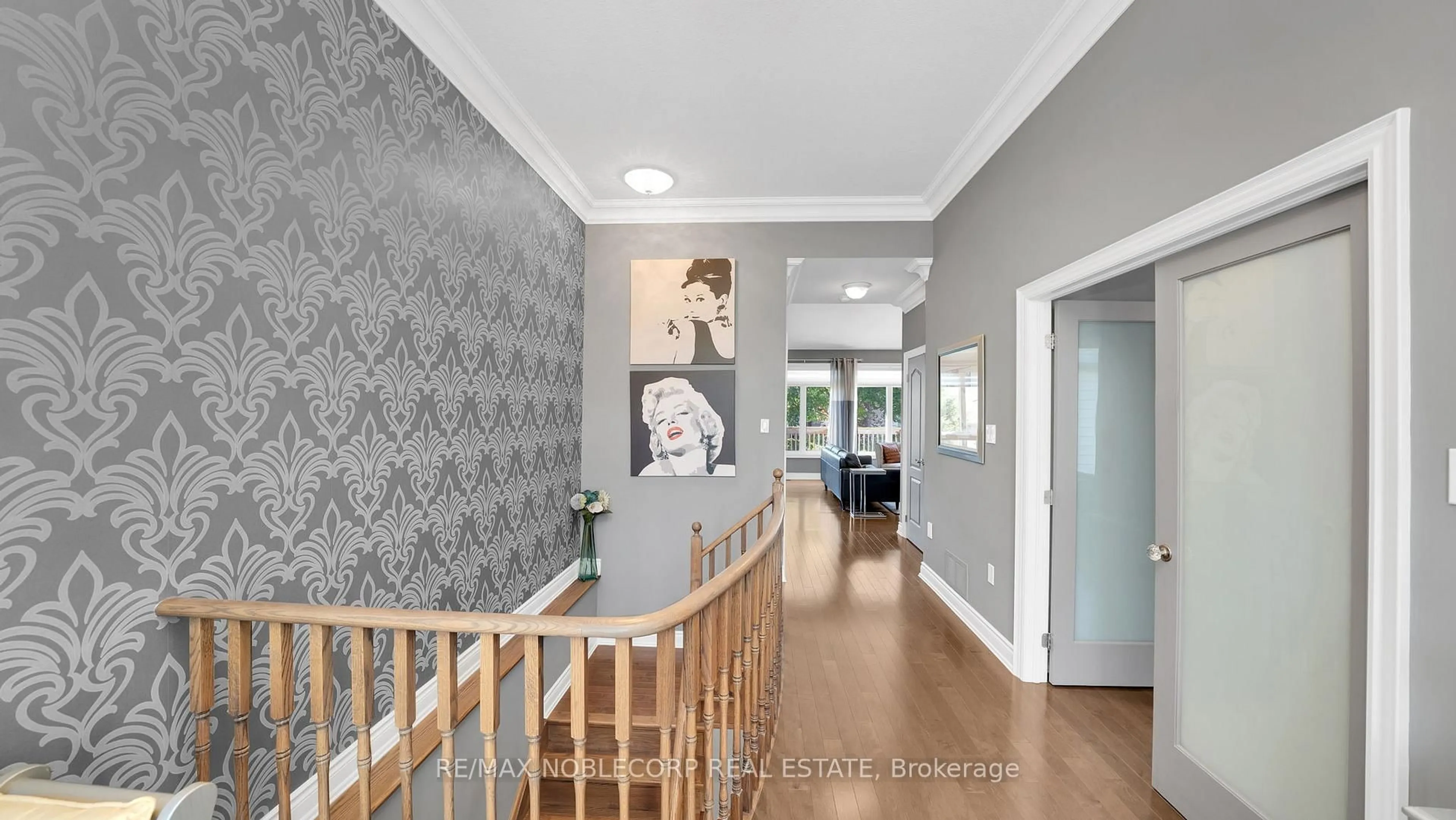 Indoor entryway for 34 Hillcrest Dr #31, New Tecumseth Ontario L9R 0N4