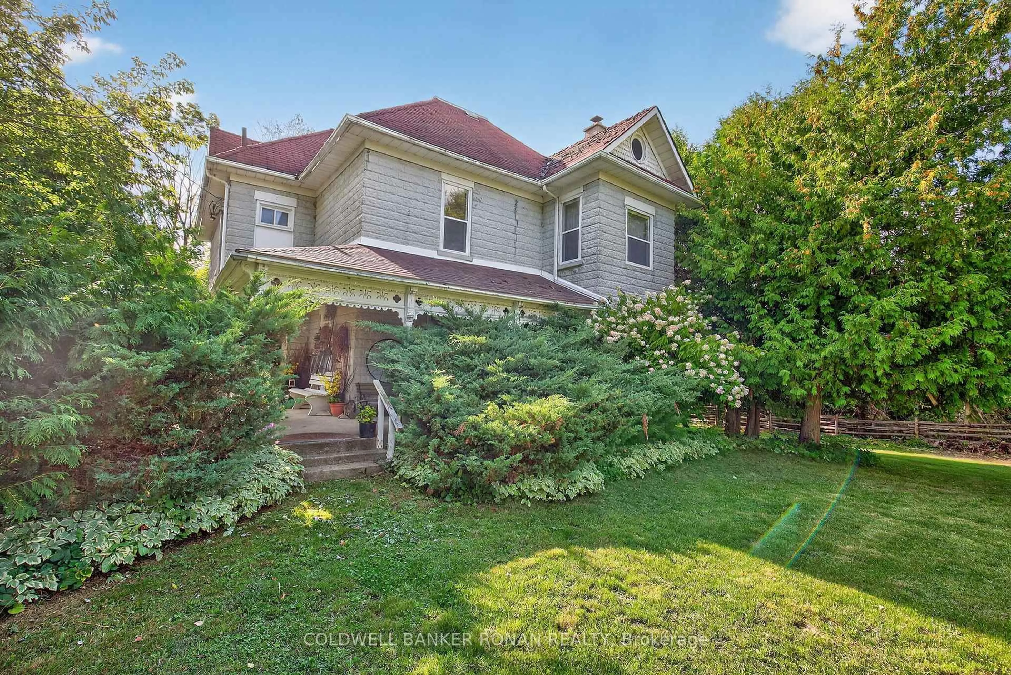 A pic from outside/outdoor area/front of a property/back of a property/a pic from drone, street for 1516 17th Sdrd, New Tecumseth Ontario L0G 1T0