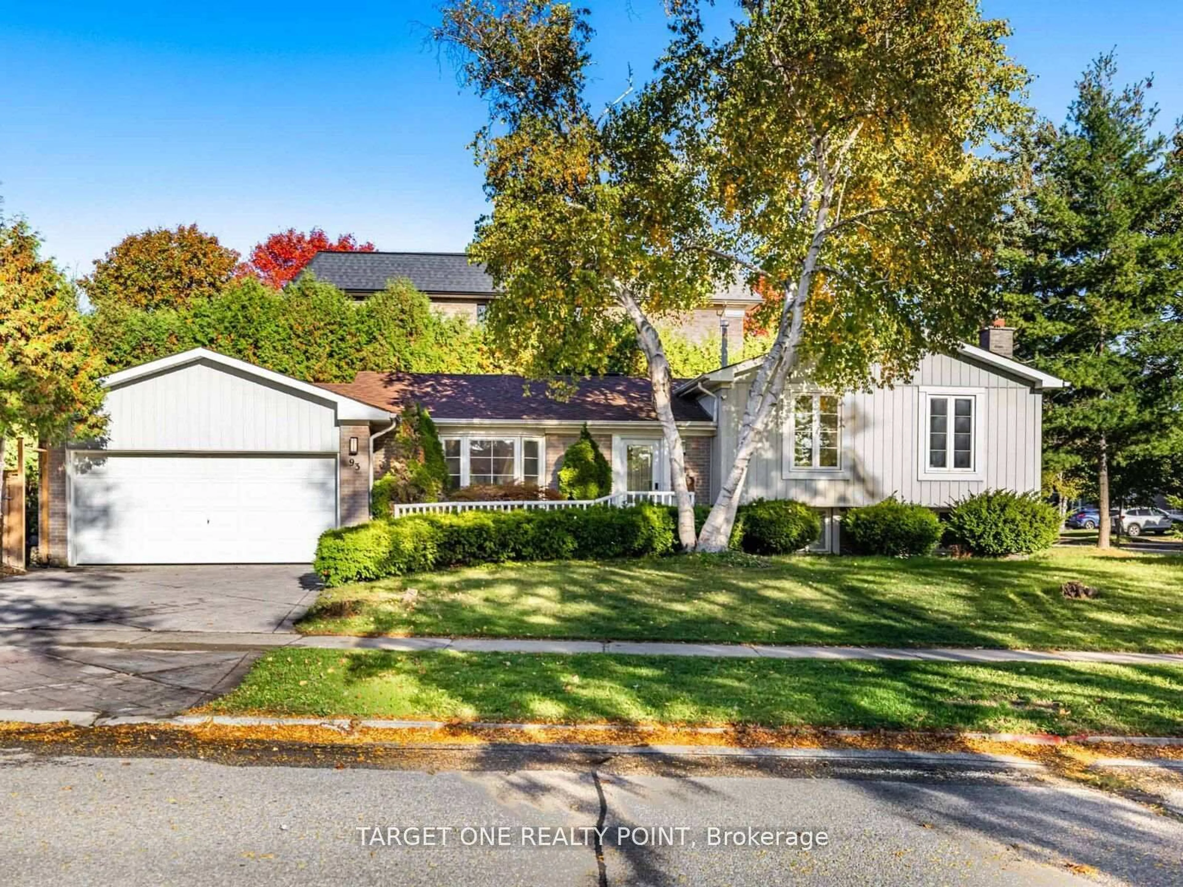 A pic from outside/outdoor area/front of a property/back of a property/a pic from drone, street for 93 Mayvern Cres, Richmond Hill Ontario L4C 5J6