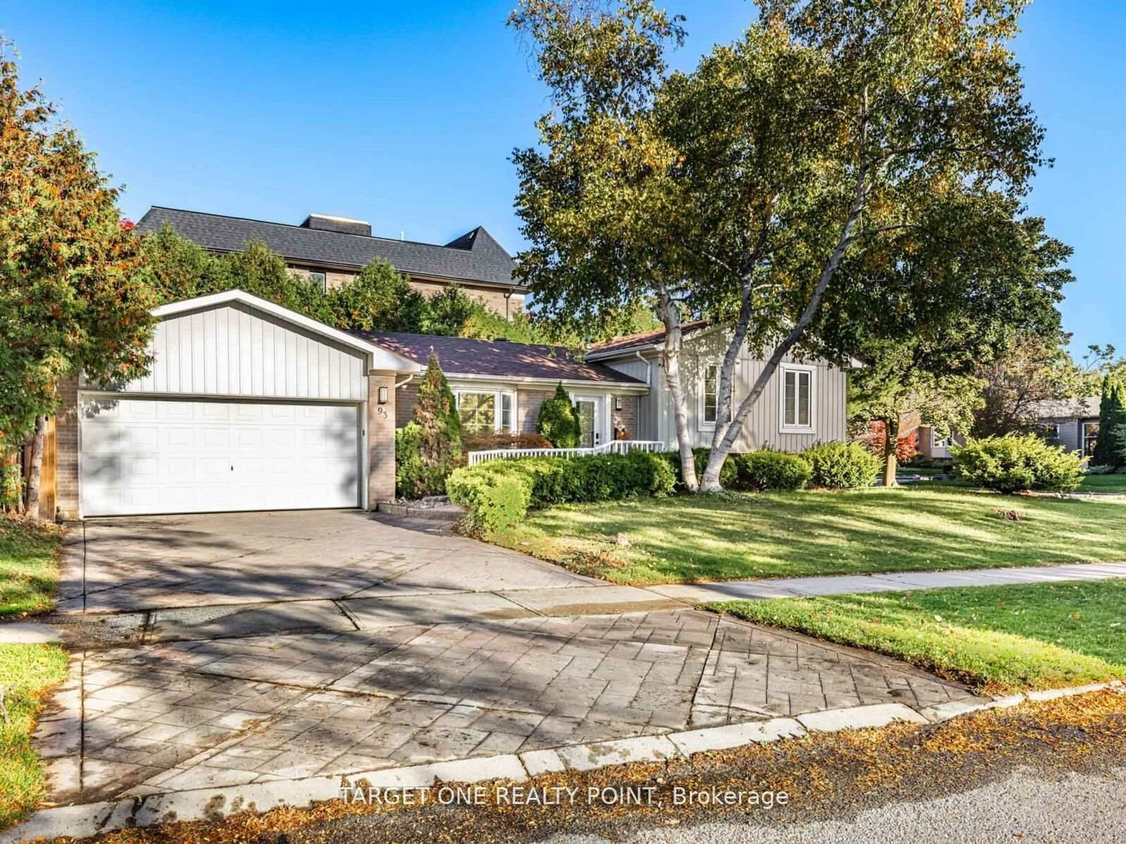 Home with vinyl exterior material, street for 93 Mayvern Cres, Richmond Hill Ontario L4C 5J6