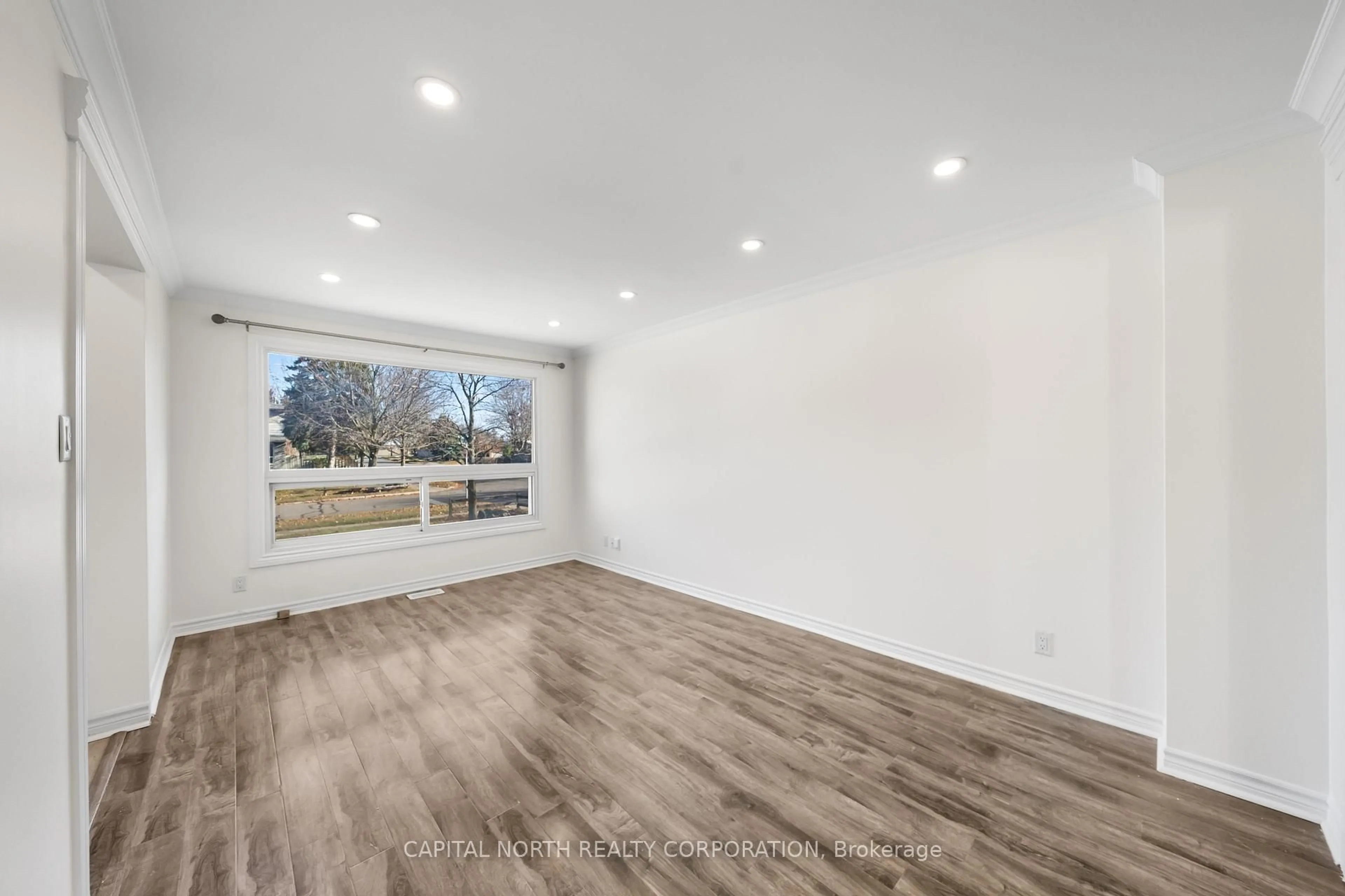 A pic of a room for 2 Windover Dr, Georgina Ontario L4P 3L8