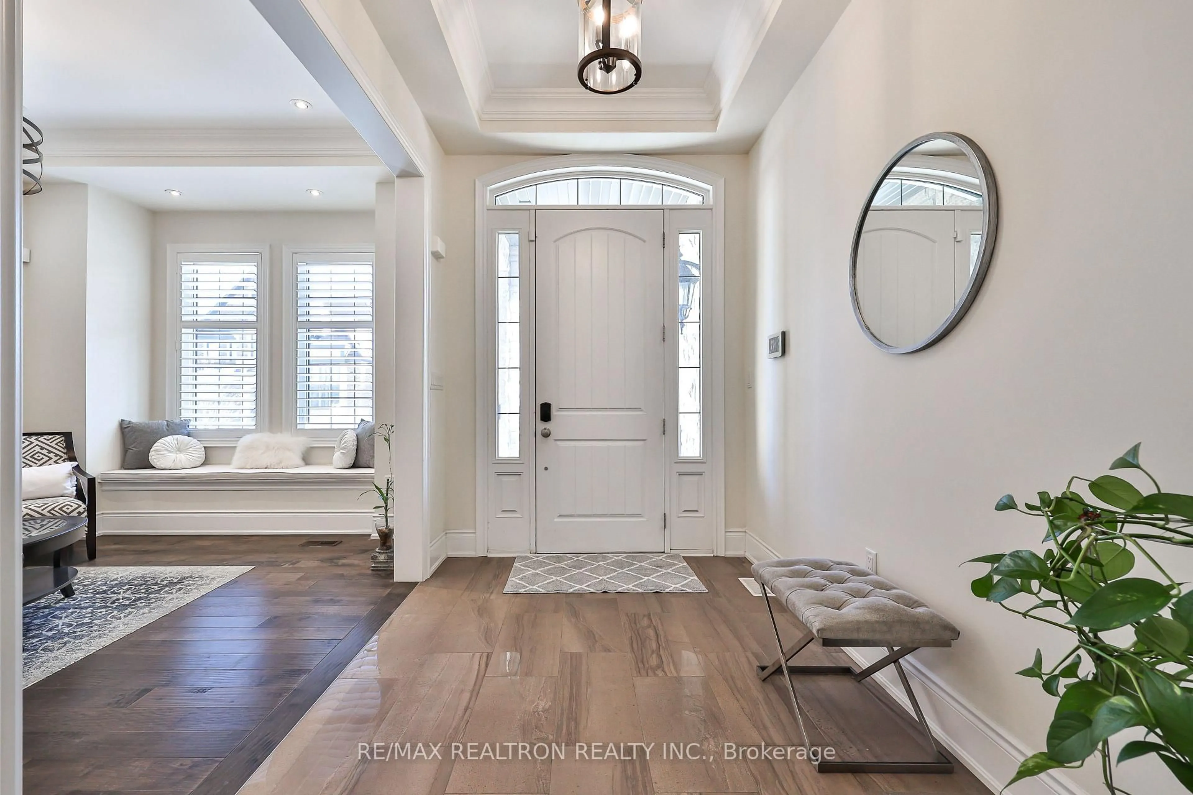 Indoor entryway for 63 Cairns Gate, King Ontario L7B 0P5