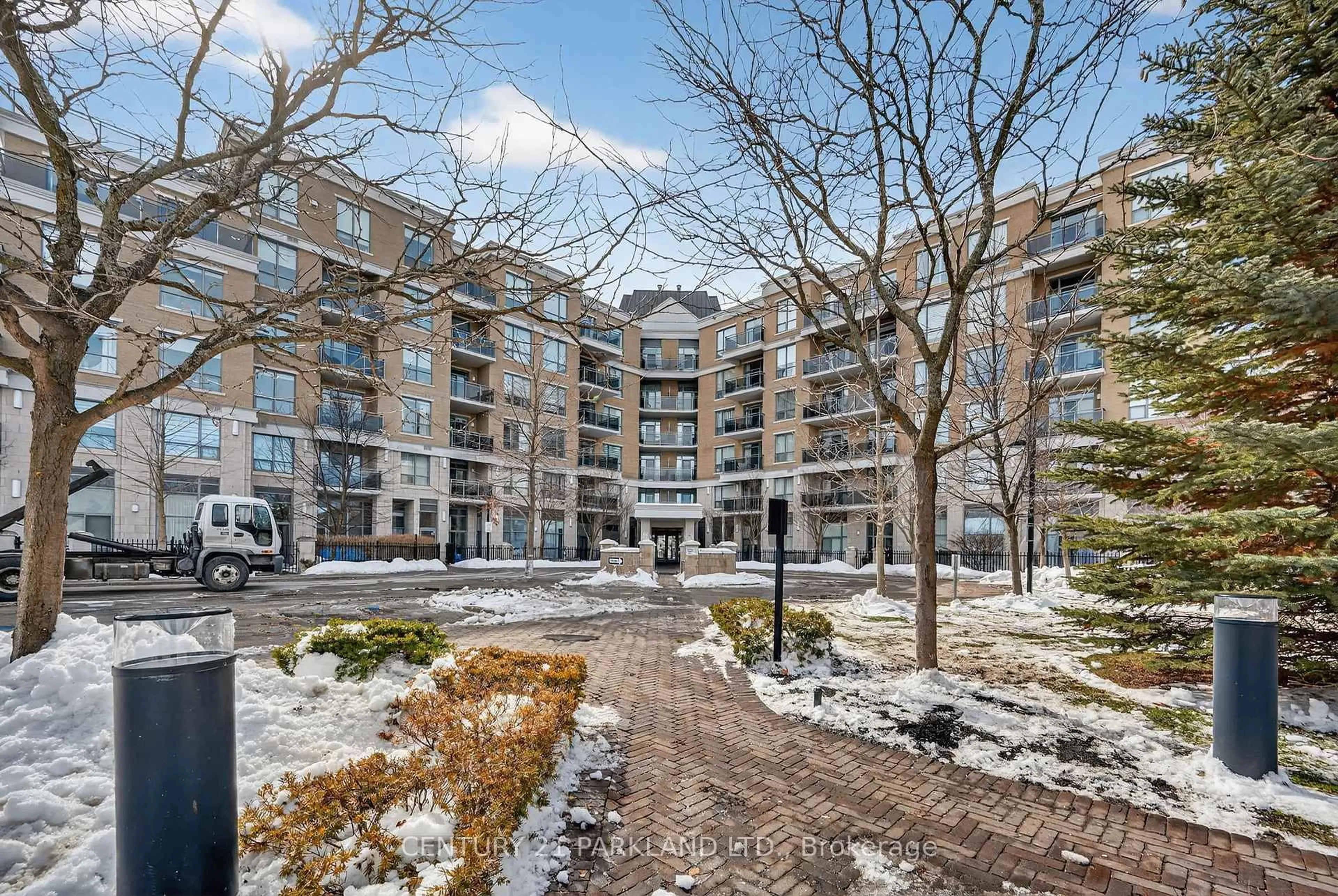 Unknown for 111 Civic Square Gate #207, Aurora Ontario L4G 0S6