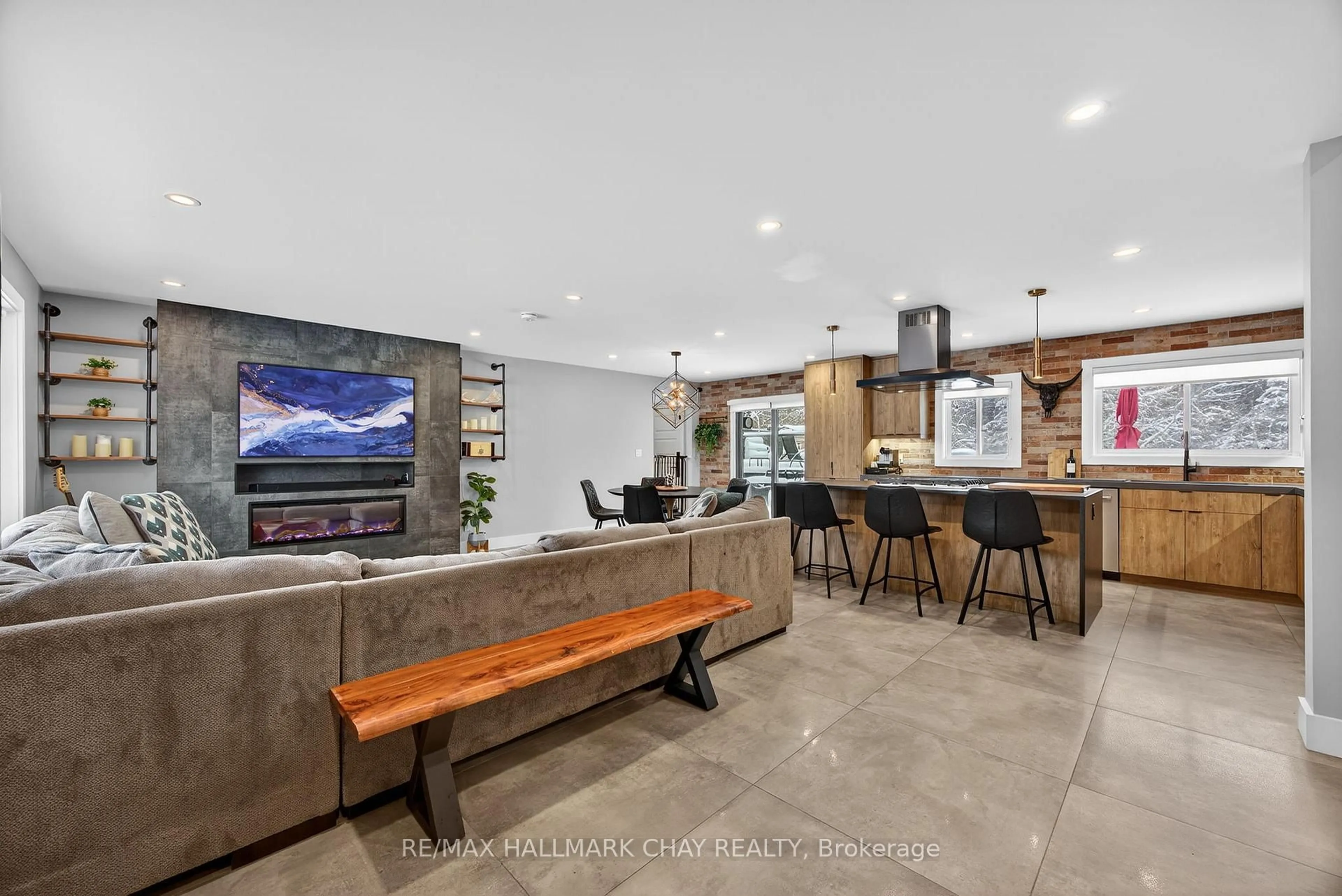 Open concept kitchen, ceramic/tile floor for 1386 Gilford Rd, Innisfil Ontario L0L 1R0