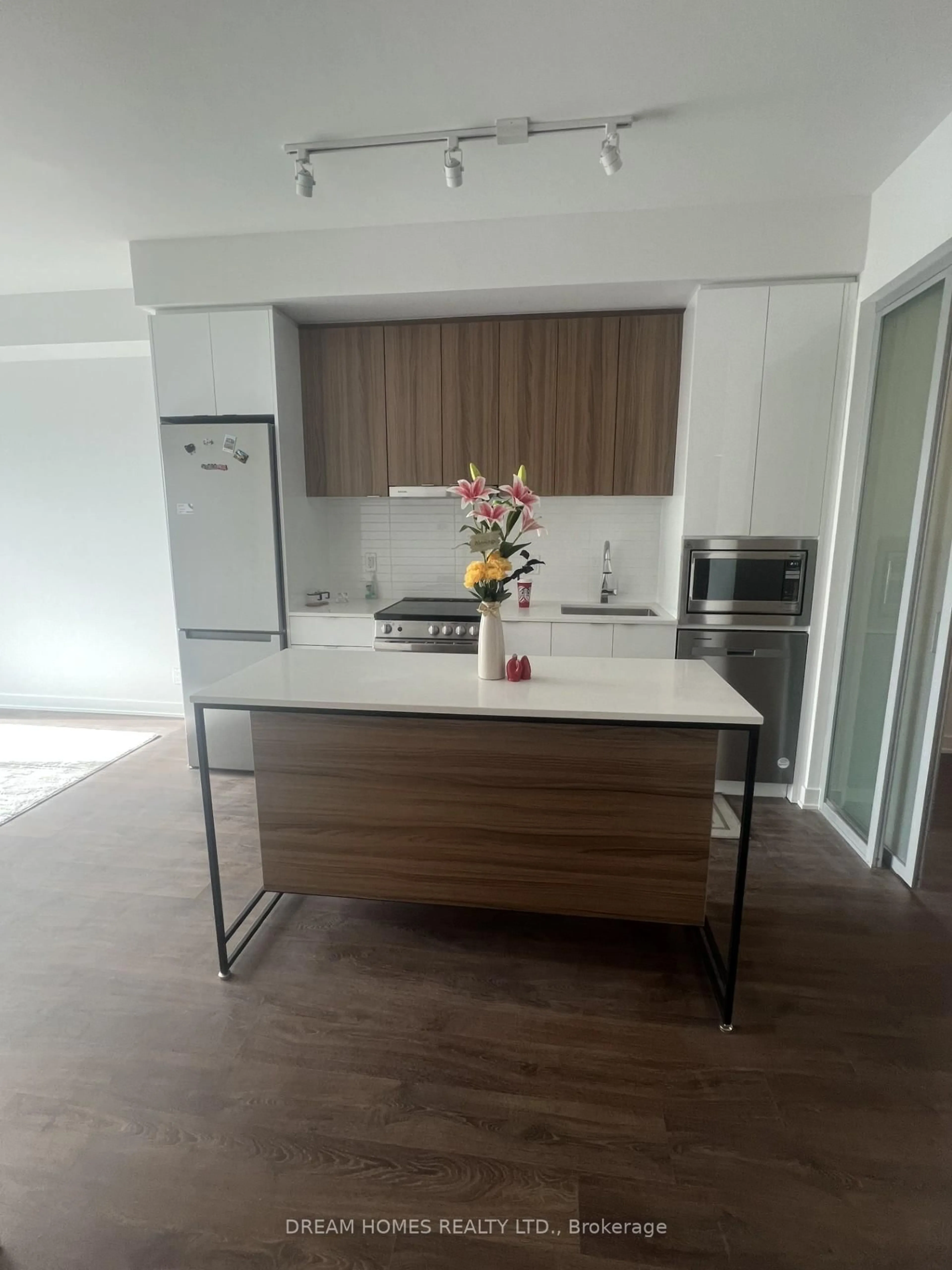 Open concept kitchen, wood/laminate floor for 30 Upper Mall Way #3303, Vaughan Ontario L4J 0L7