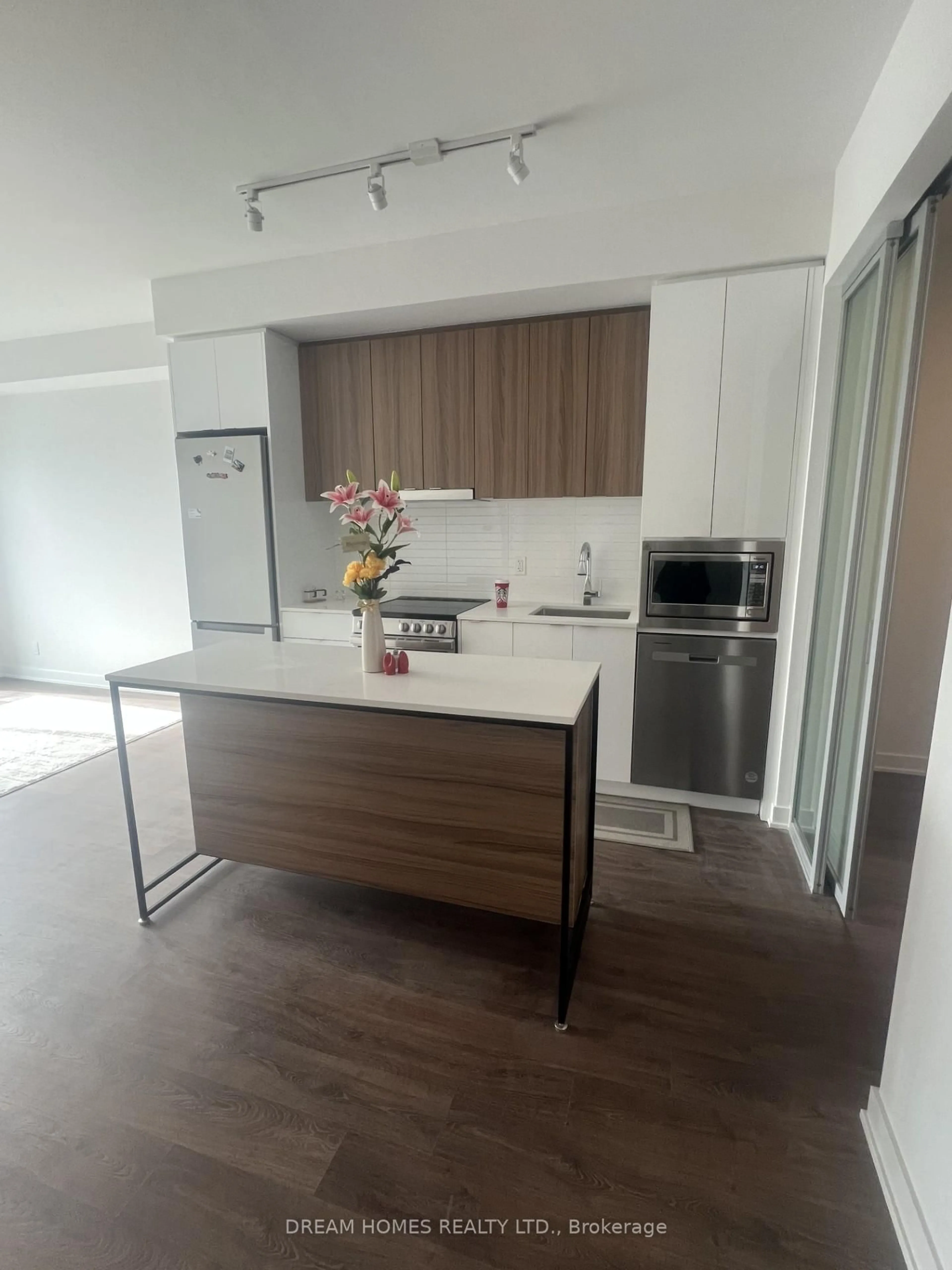 Open concept kitchen, wood/laminate floor for 30 Upper Mall Way #3303, Vaughan Ontario L4J 0L7