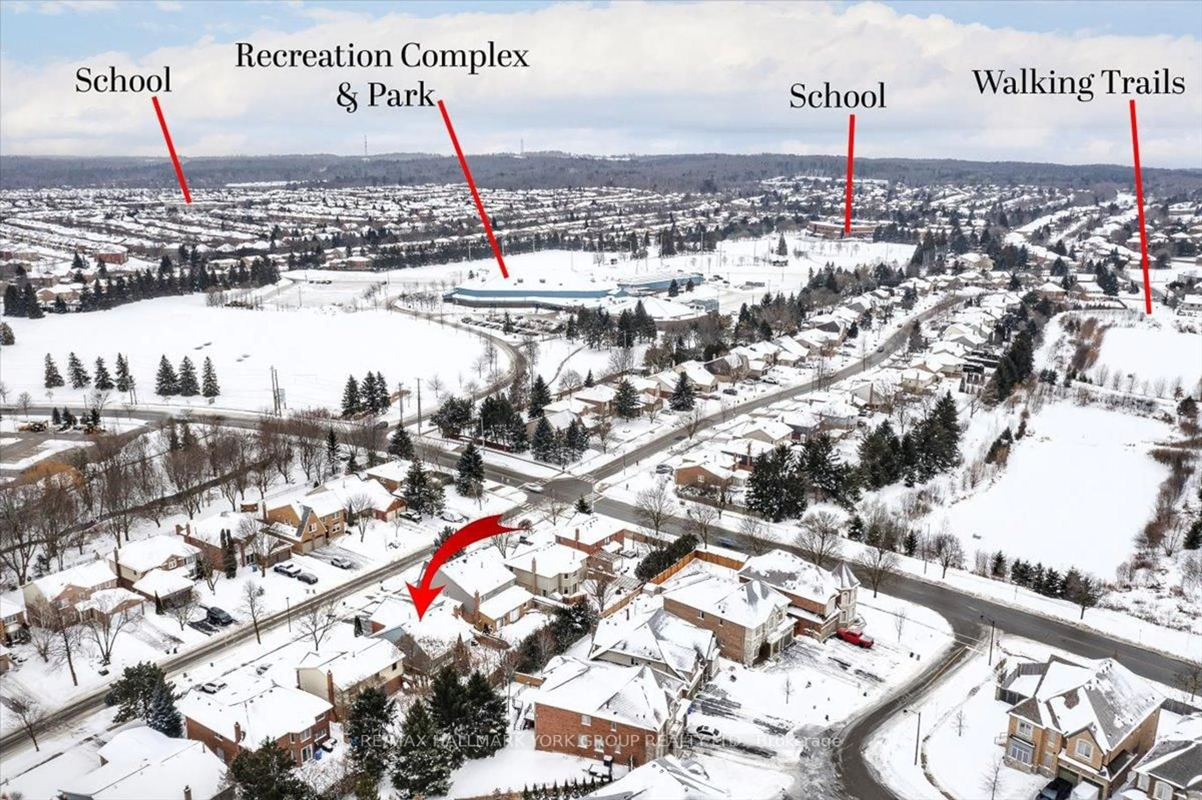 A pic from outside/outdoor area/front of a property/back of a property/a pic from drone, street for 99 Peevers Cres, Newmarket Ontario L3Y 7T2