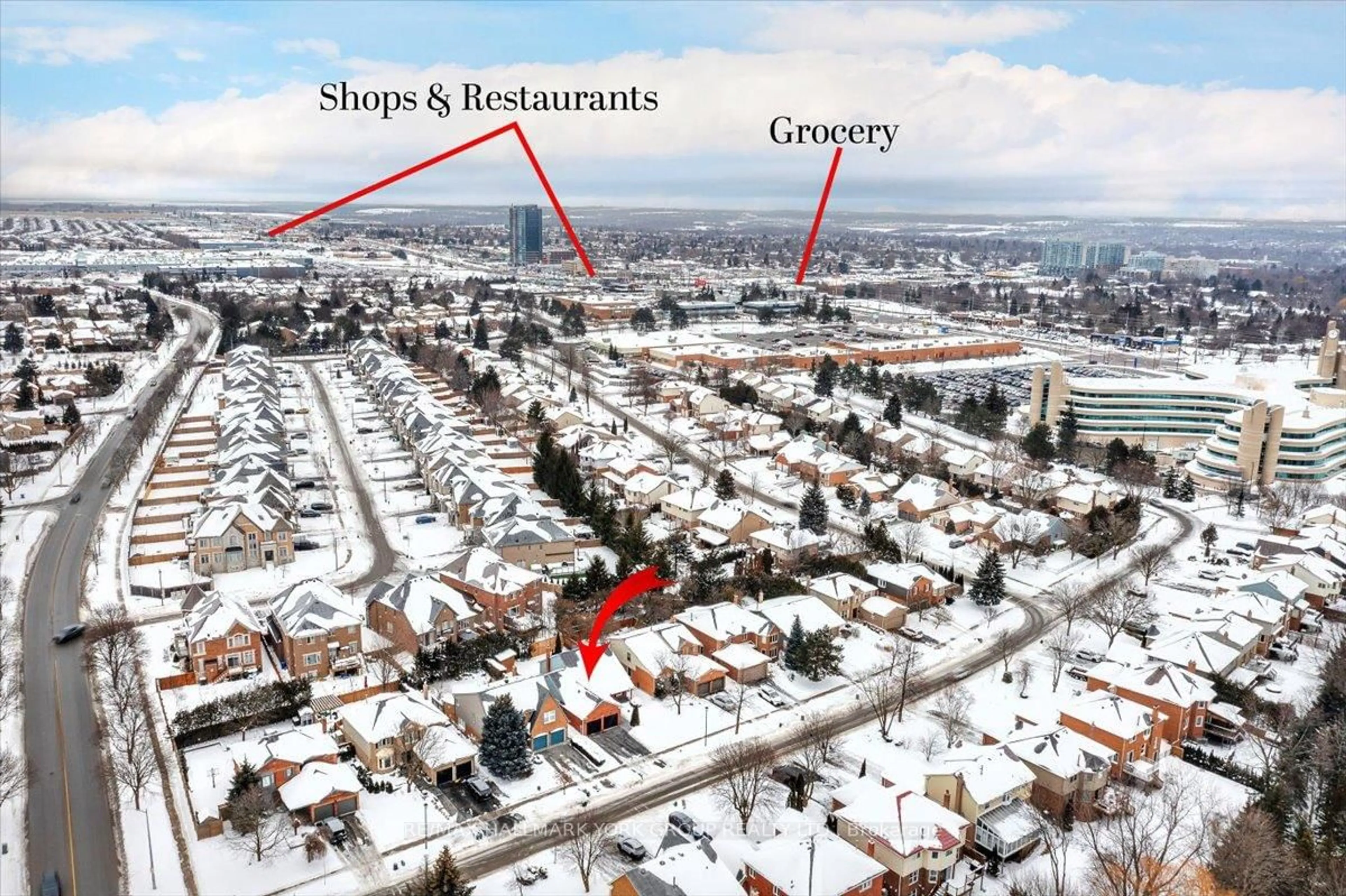 A pic from outside/outdoor area/front of a property/back of a property/a pic from drone, street for 99 Peevers Cres, Newmarket Ontario L3Y 7T2