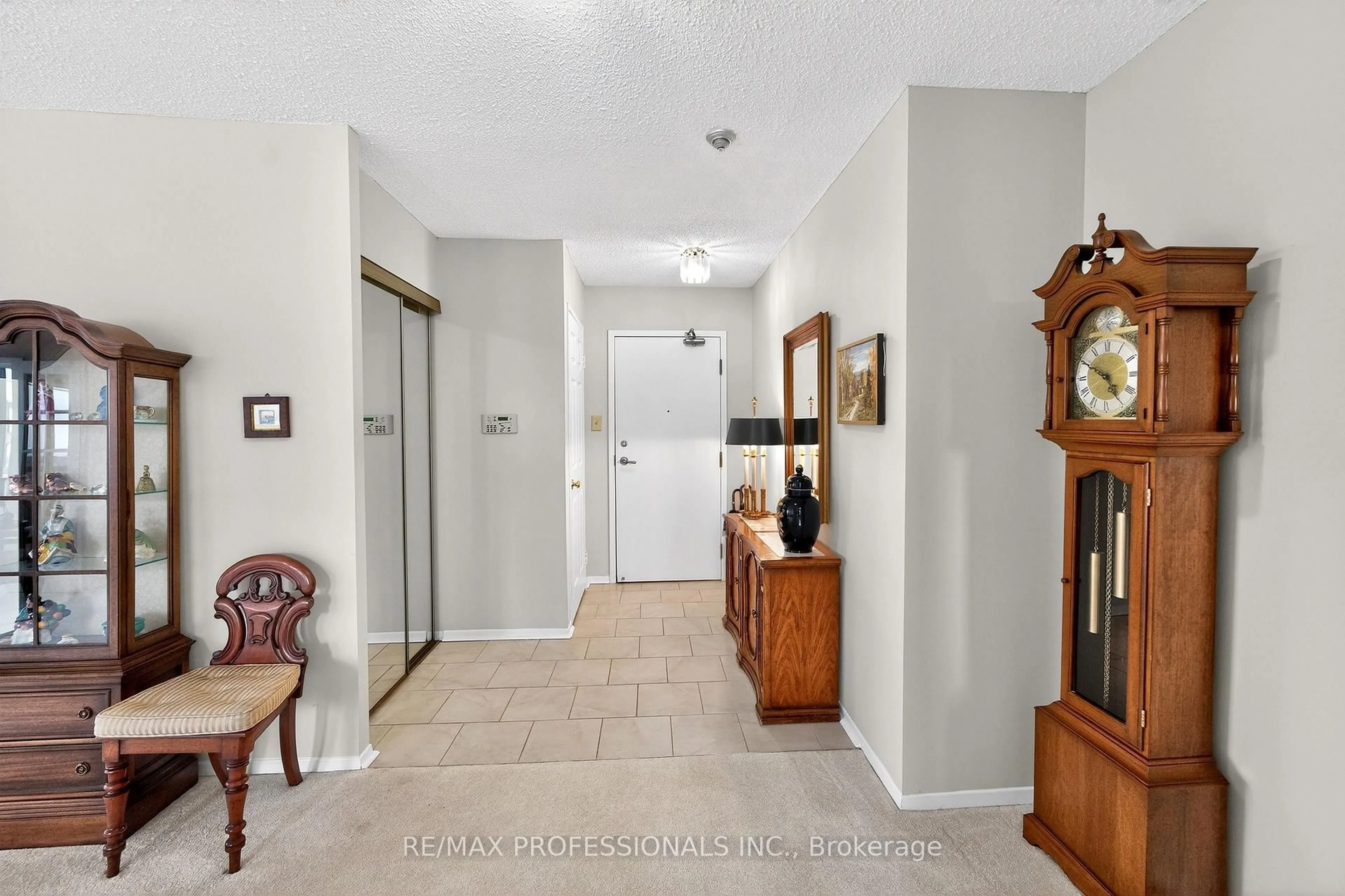 Indoor entryway for 25 Austin Dr #924, Markham Ontario L3R 8H4