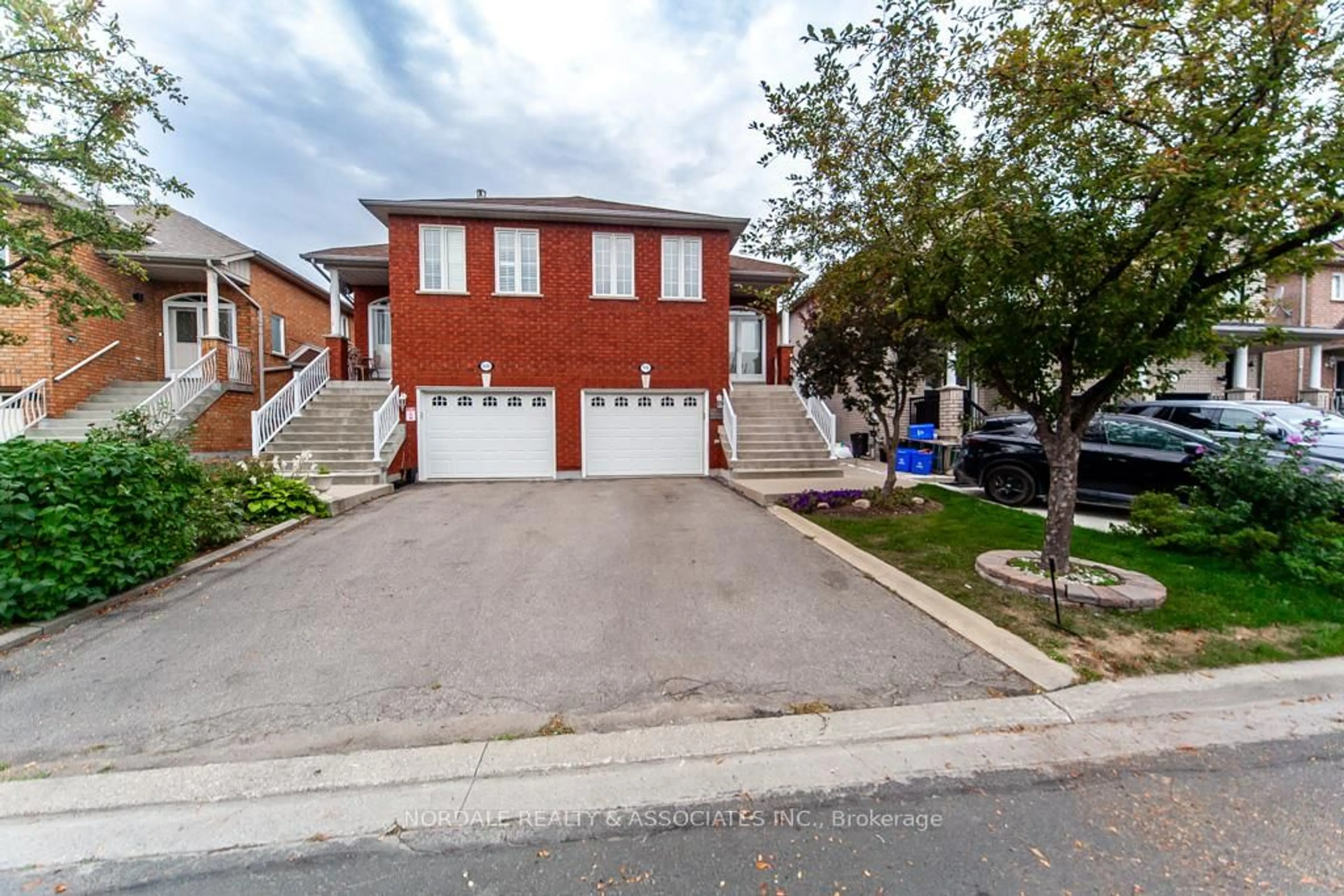A pic from outside/outdoor area/front of a property/back of a property/a pic from drone, street for 58 San Vito Dr, Vaughan Ontario L4H 1X4