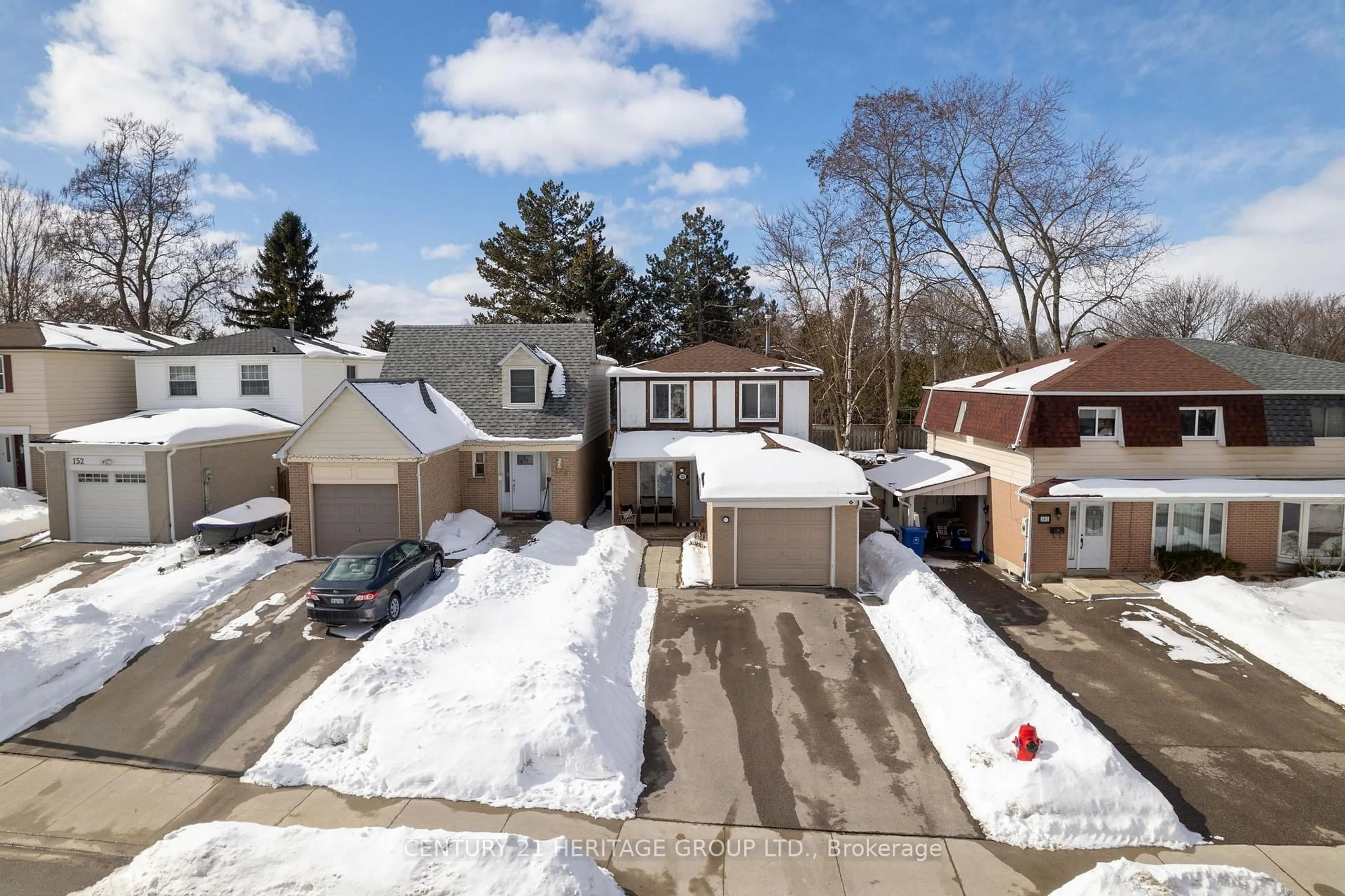 A pic from outside/outdoor area/front of a property/back of a property/a pic from drone, street for 158 Patterson St, Newmarket Ontario L3Y 4Y8