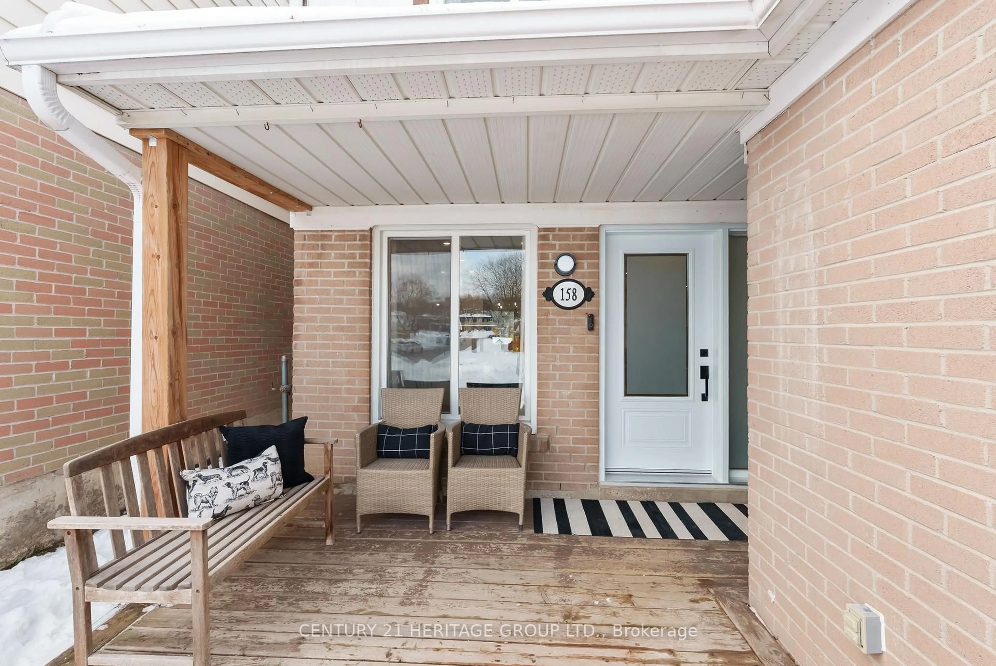 Patio, street for 158 Patterson St, Newmarket Ontario L3Y 4Y8