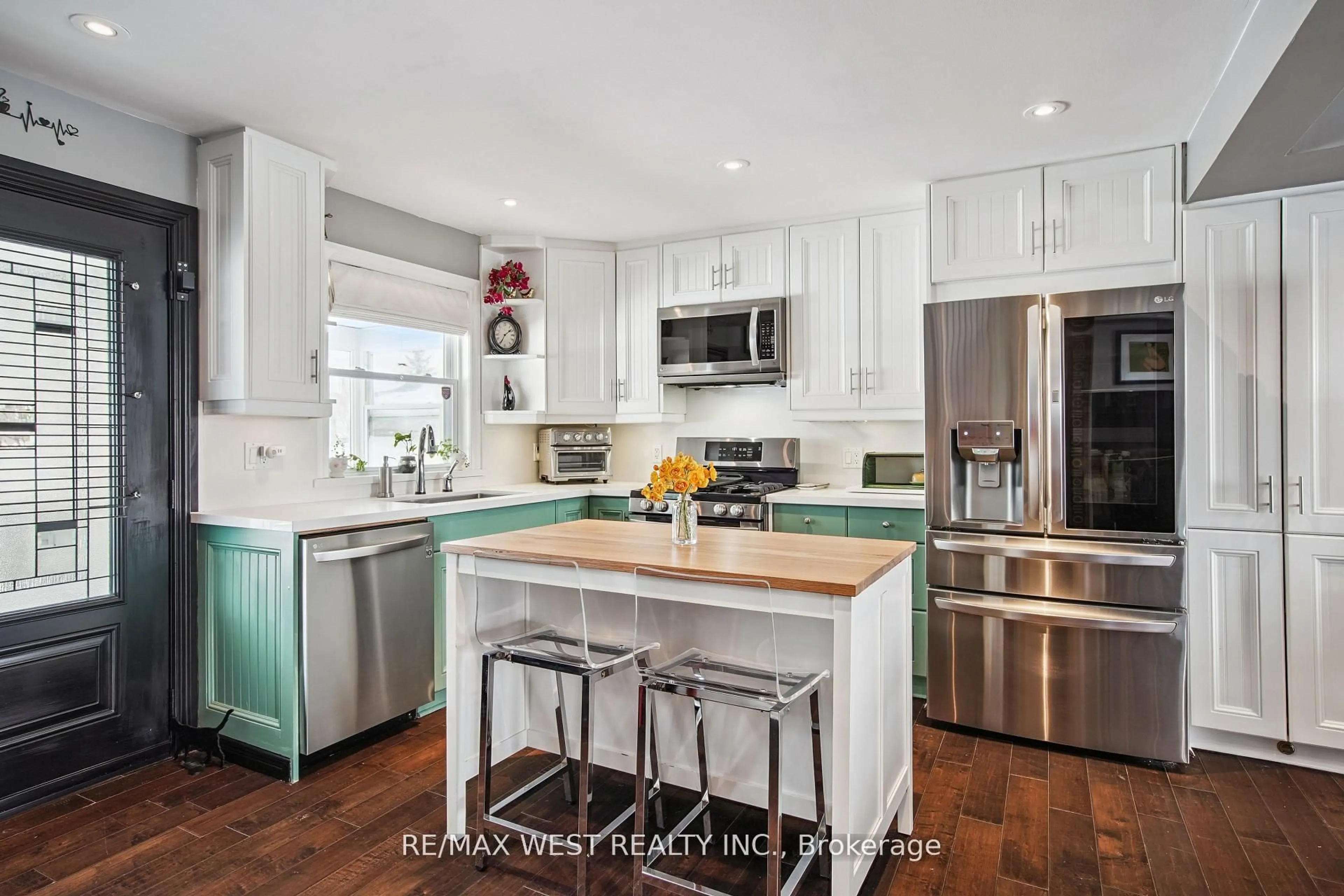 Open concept kitchen, unknown for 30 Quiet Heights Lane, Georgina Ontario L4P 3C8