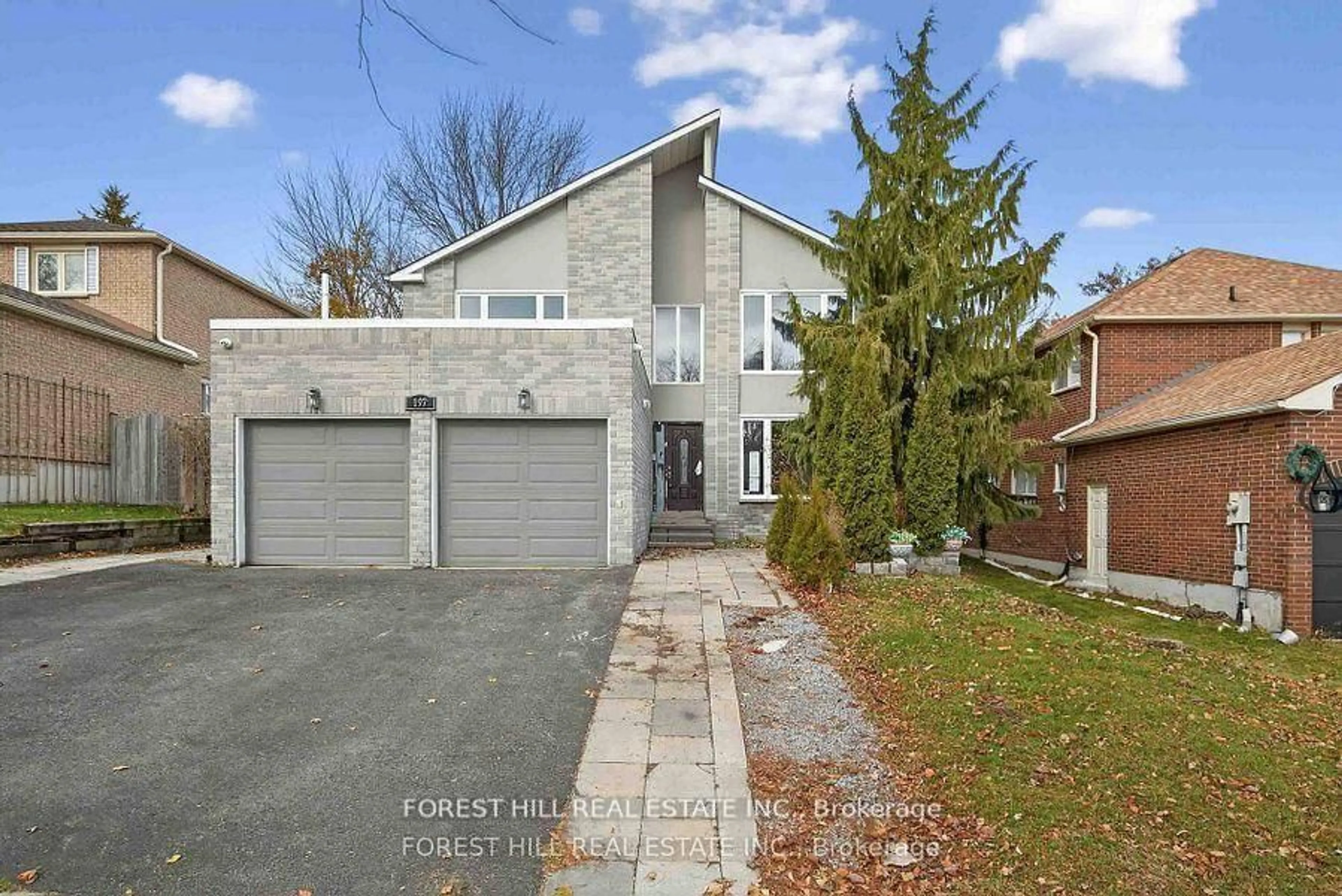 Home with brick exterior material, street for 197 Bristol Rd, Newmarket Ontario L3Y 7X9