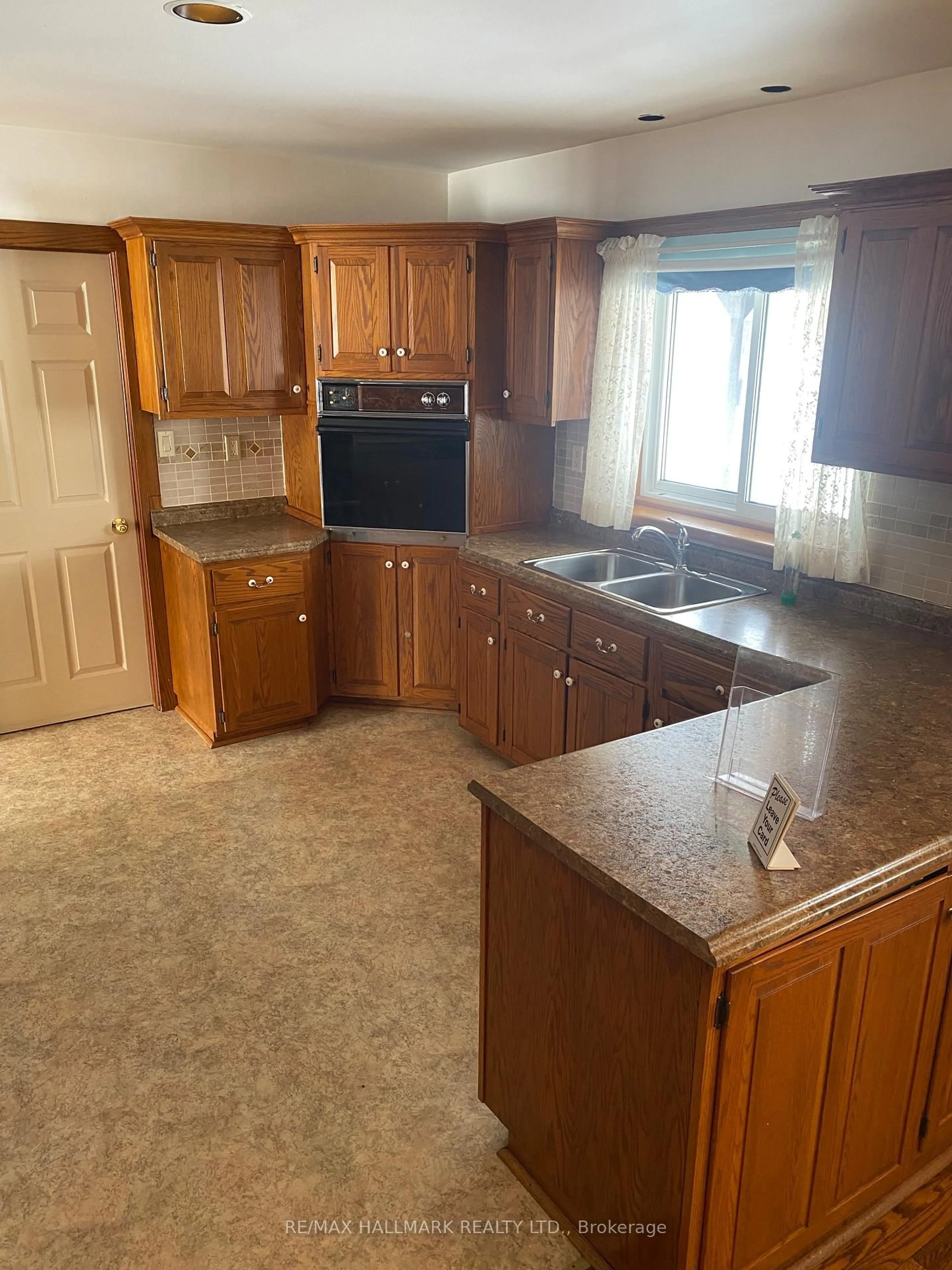 Standard kitchen, ceramic/tile floor for 4749 Aurora Rd, Whitchurch-Stouffville Ontario L4A 3J8