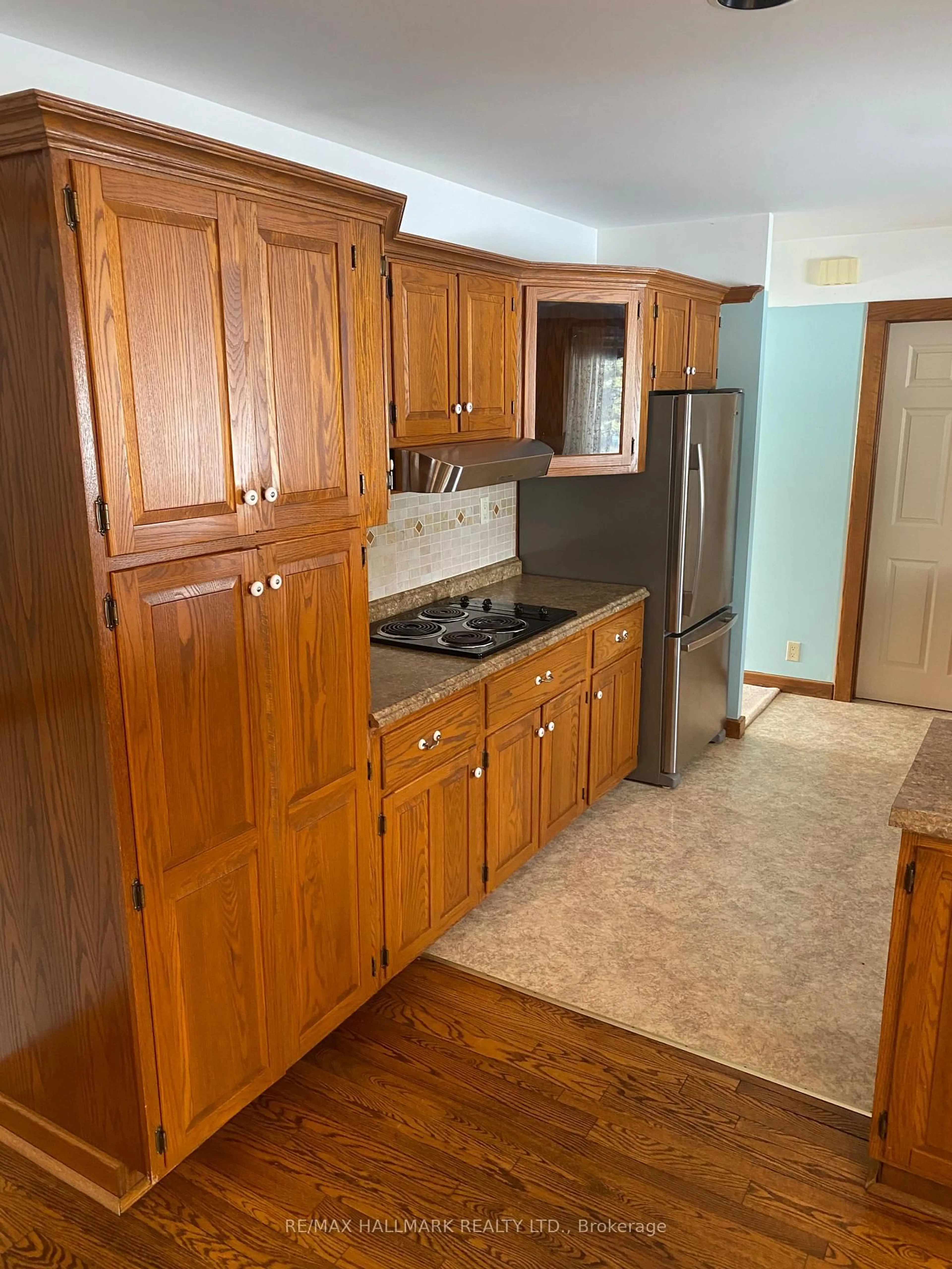 Standard kitchen, unknown for 4749 Aurora Rd, Whitchurch-Stouffville Ontario L4A 3J8