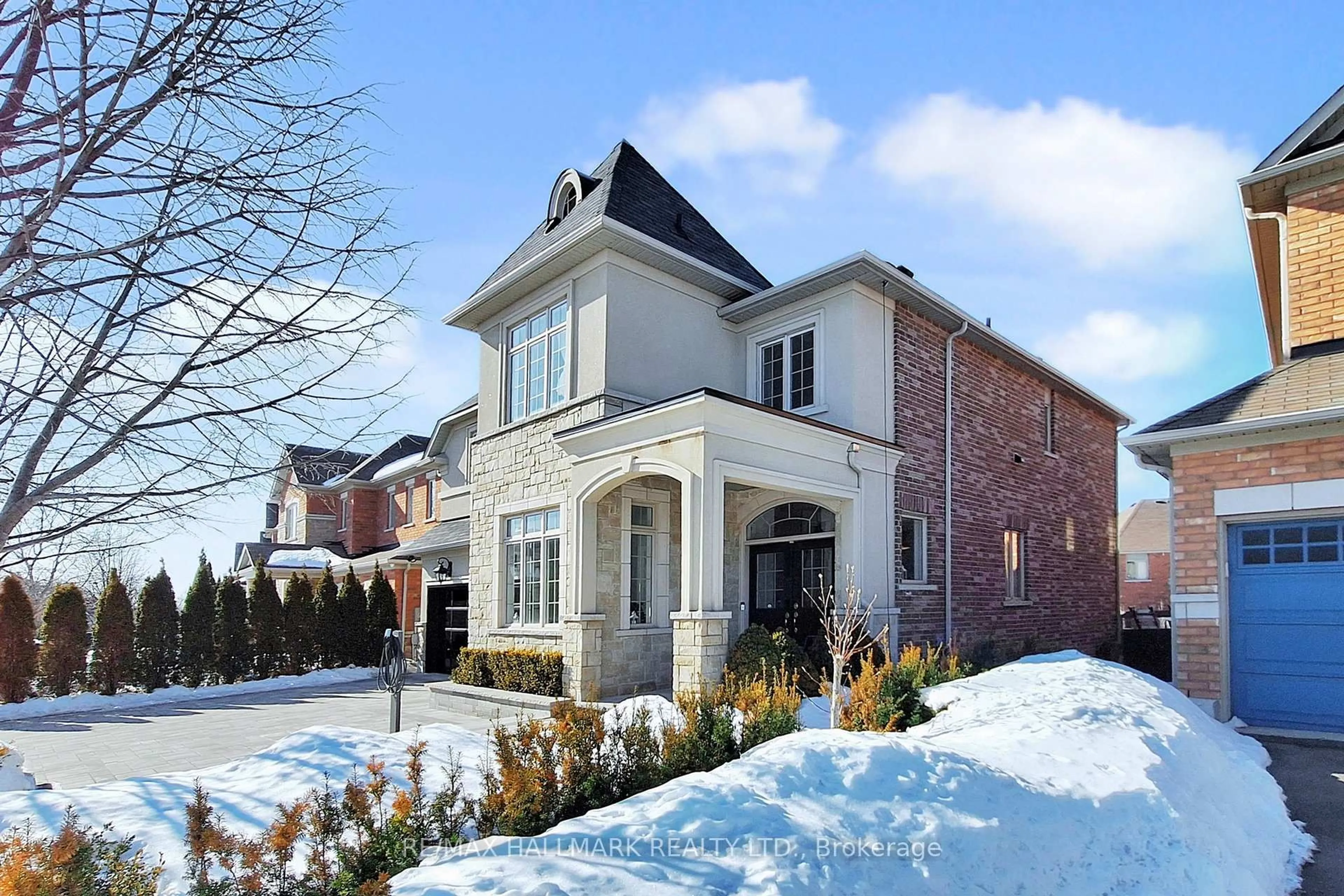 Home with brick exterior material, street for 1135 Cenotaph Blvd, Newmarket Ontario L3X 0A7