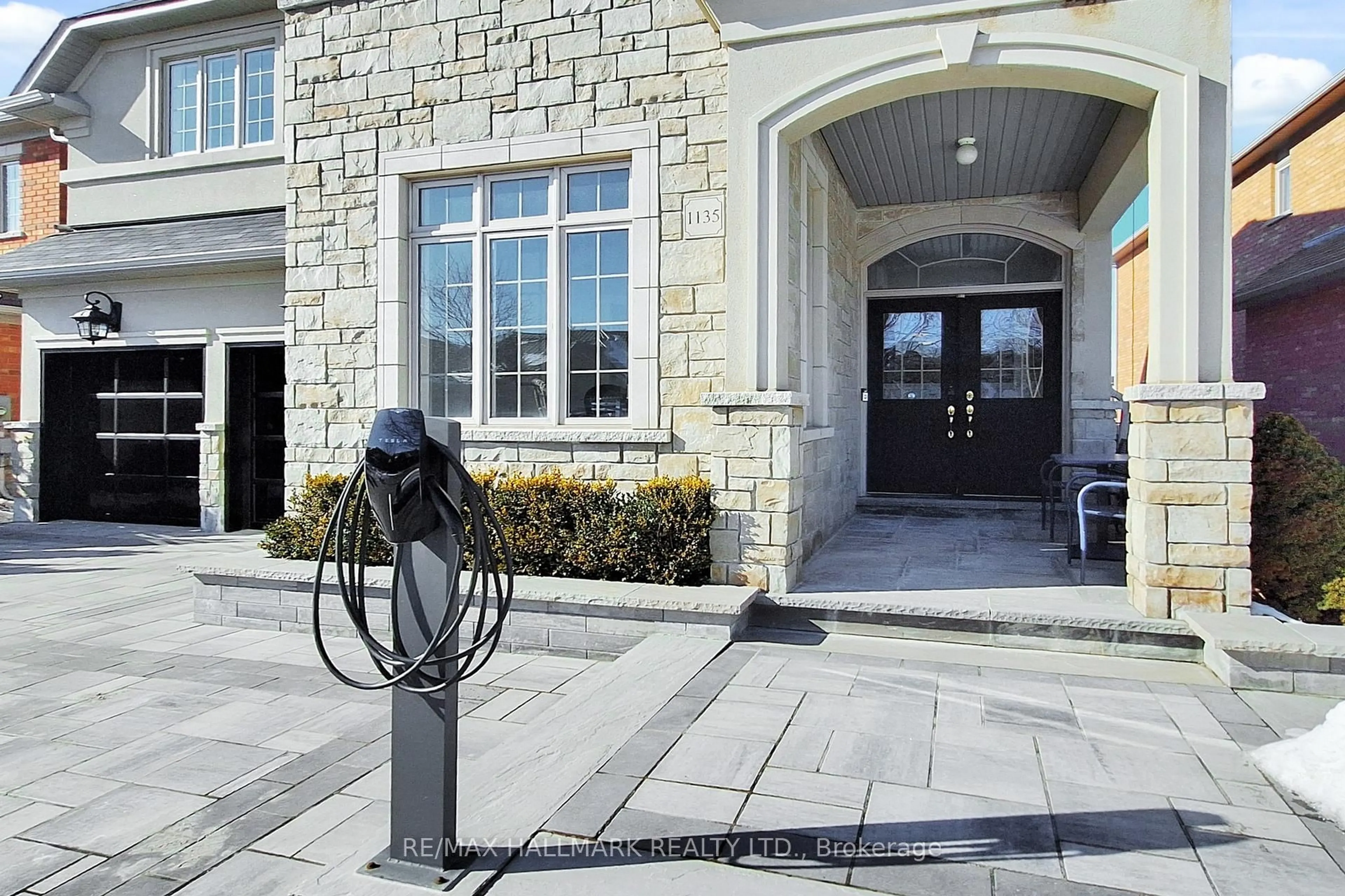 Unknown for 1135 Cenotaph Blvd, Newmarket Ontario L3X 0A7