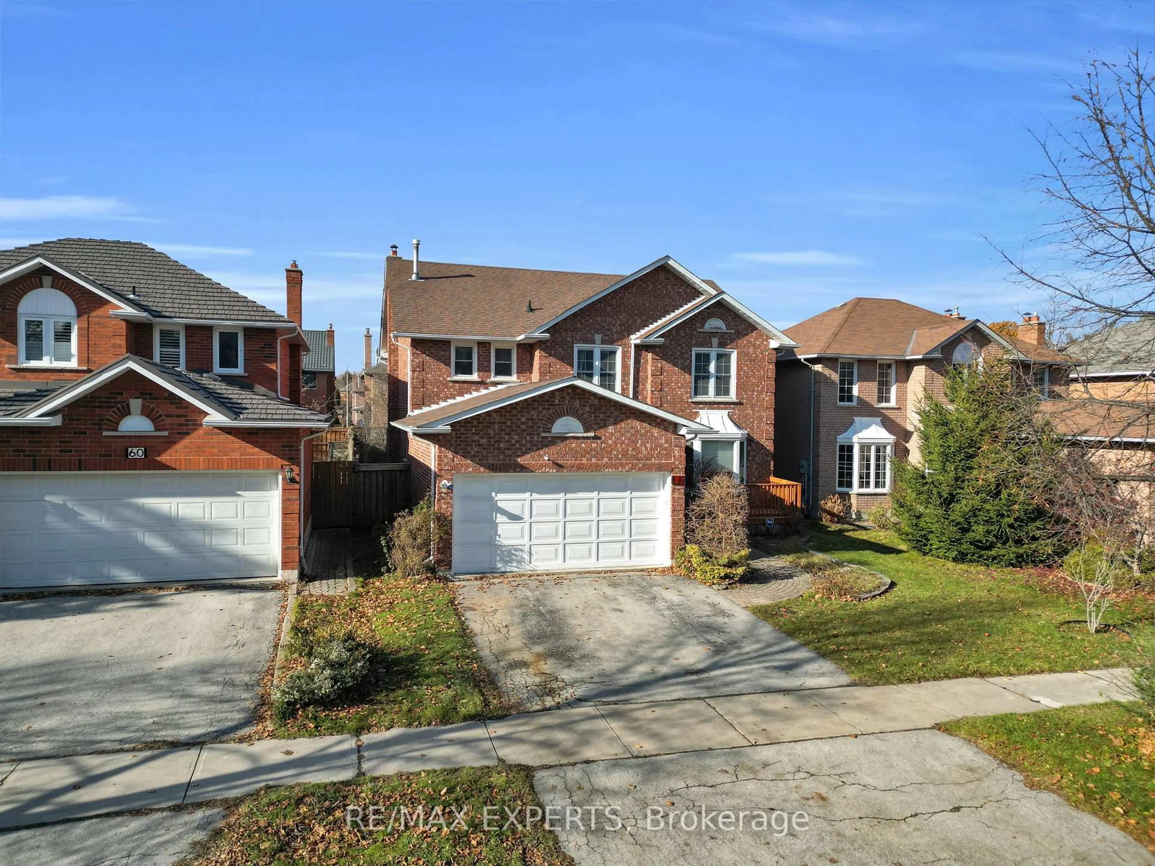 A pic from outside/outdoor area/front of a property/back of a property/a pic from drone, street for 62 Luba Ave, Richmond Hill Ontario L4S 1G6