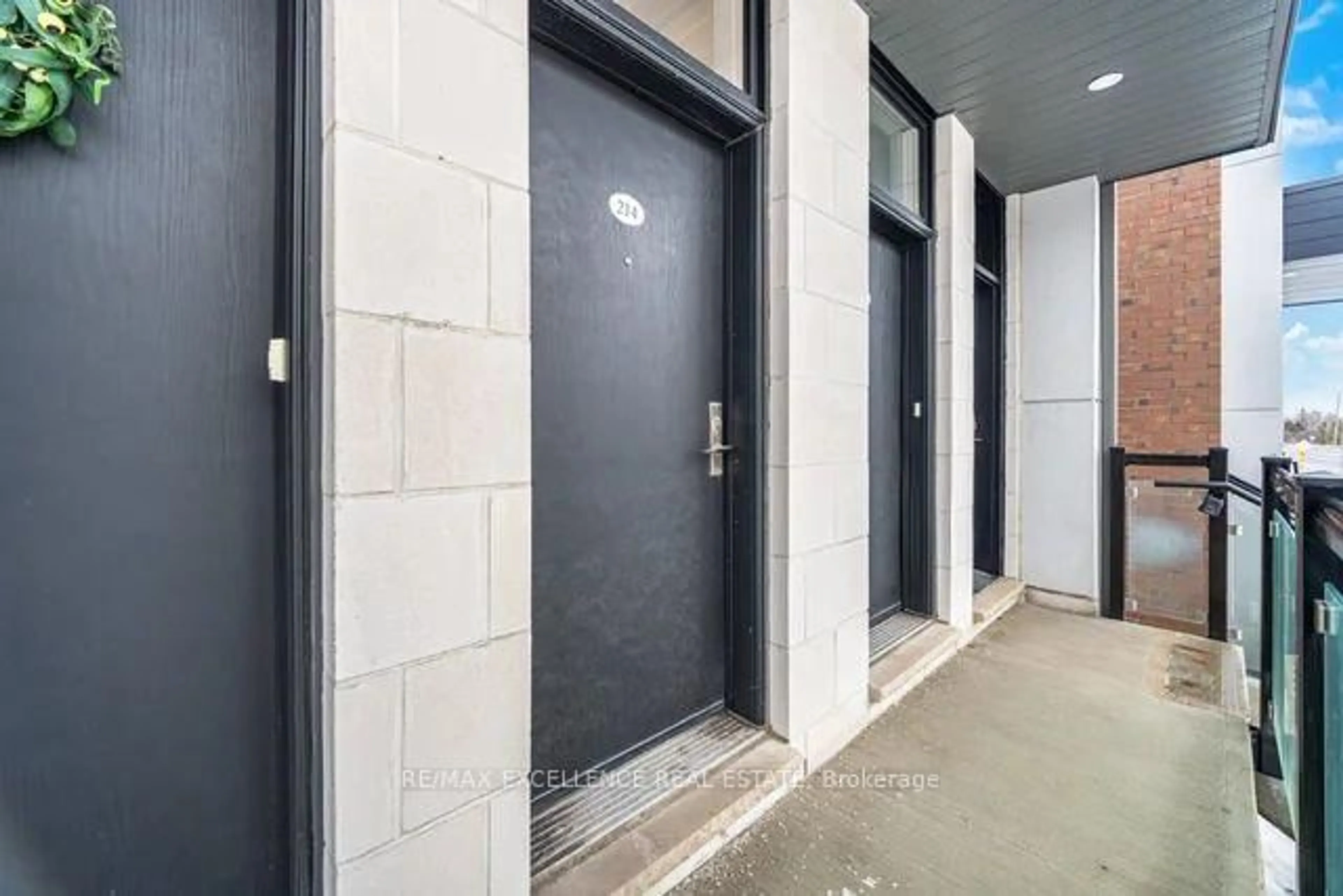 Indoor foyer for 9560 Islington Ave #214, Vaughan Ontario L4H 5E8