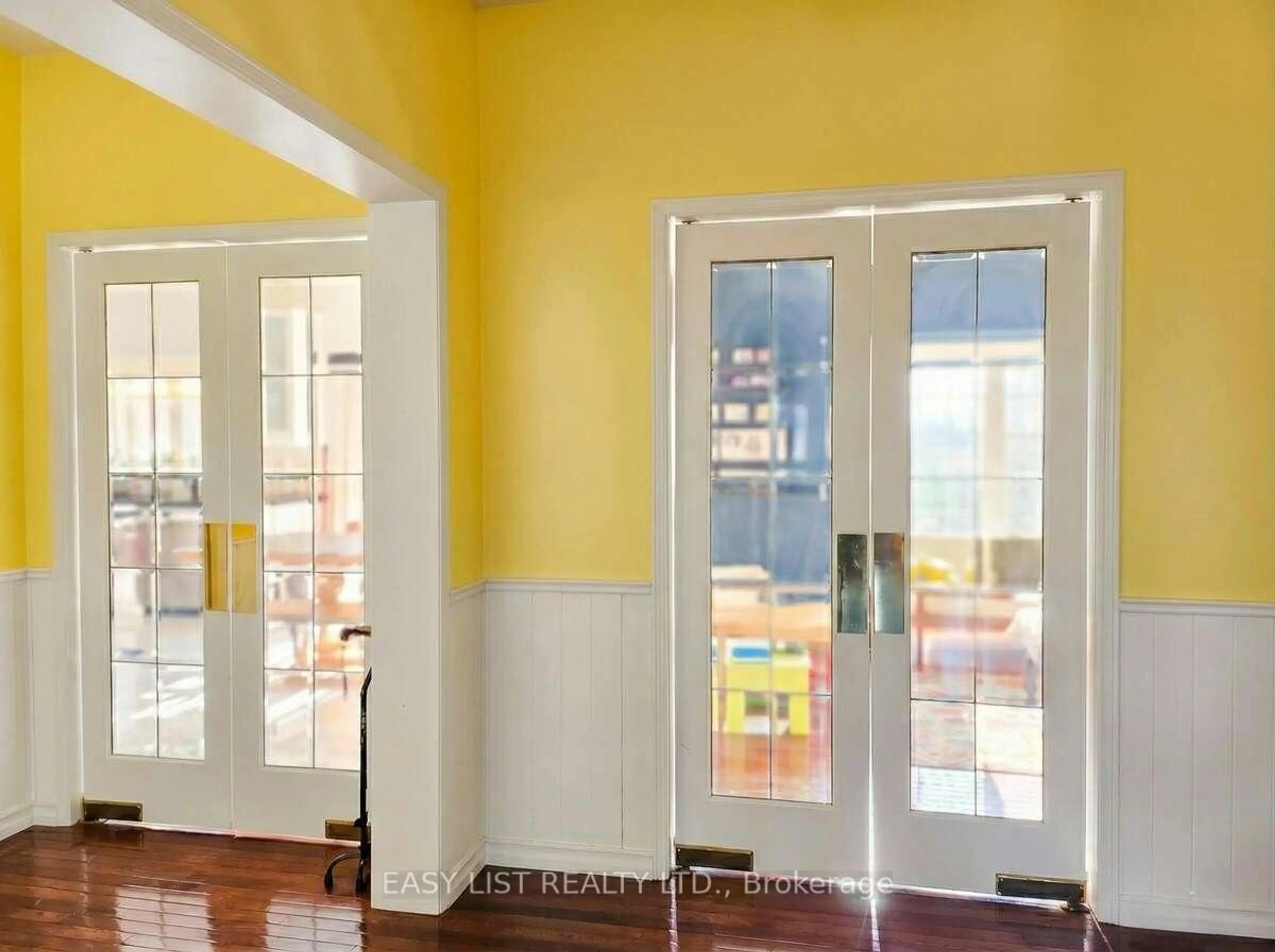 Indoor foyer for 345 Tower Hill Rd, Richmond Hill Ontario L4E 0A6