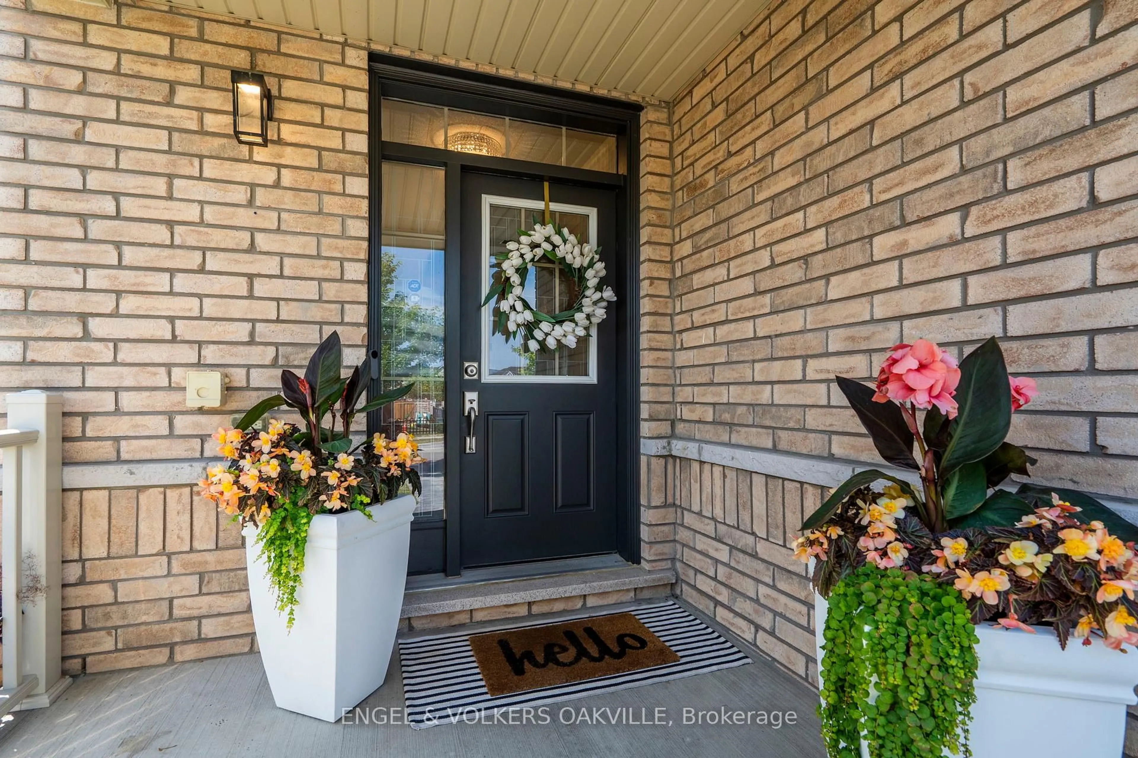 Indoor entryway for 33 Sharpe Cres, New Tecumseth Ontario L0G 1W0