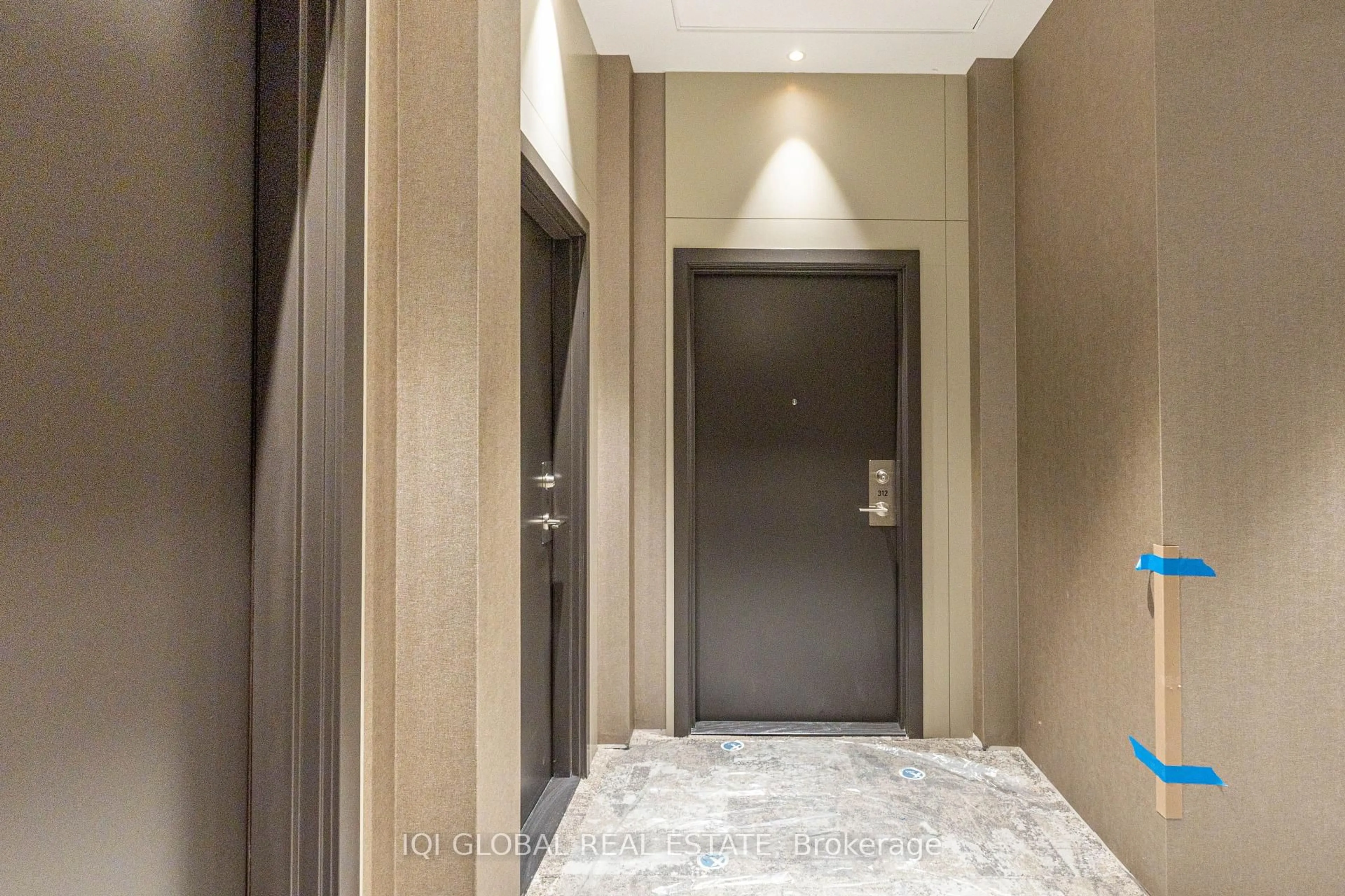 Indoor foyer for 10 Honeycrisp Cres #312, Vaughan Ontario L4K 0M7