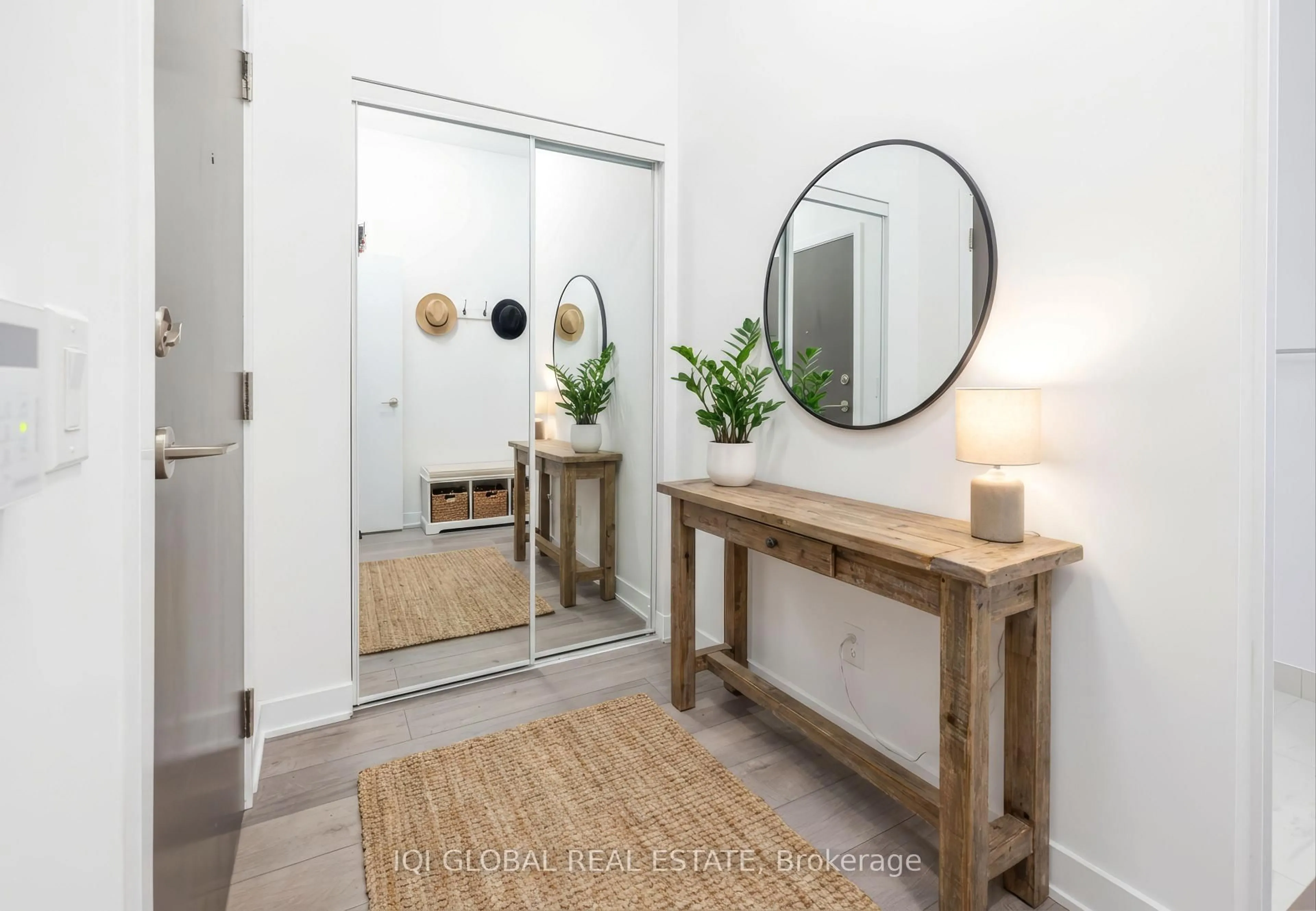 Indoor entryway for 10 Honeycrisp Cres #312, Vaughan Ontario L4K 0M7