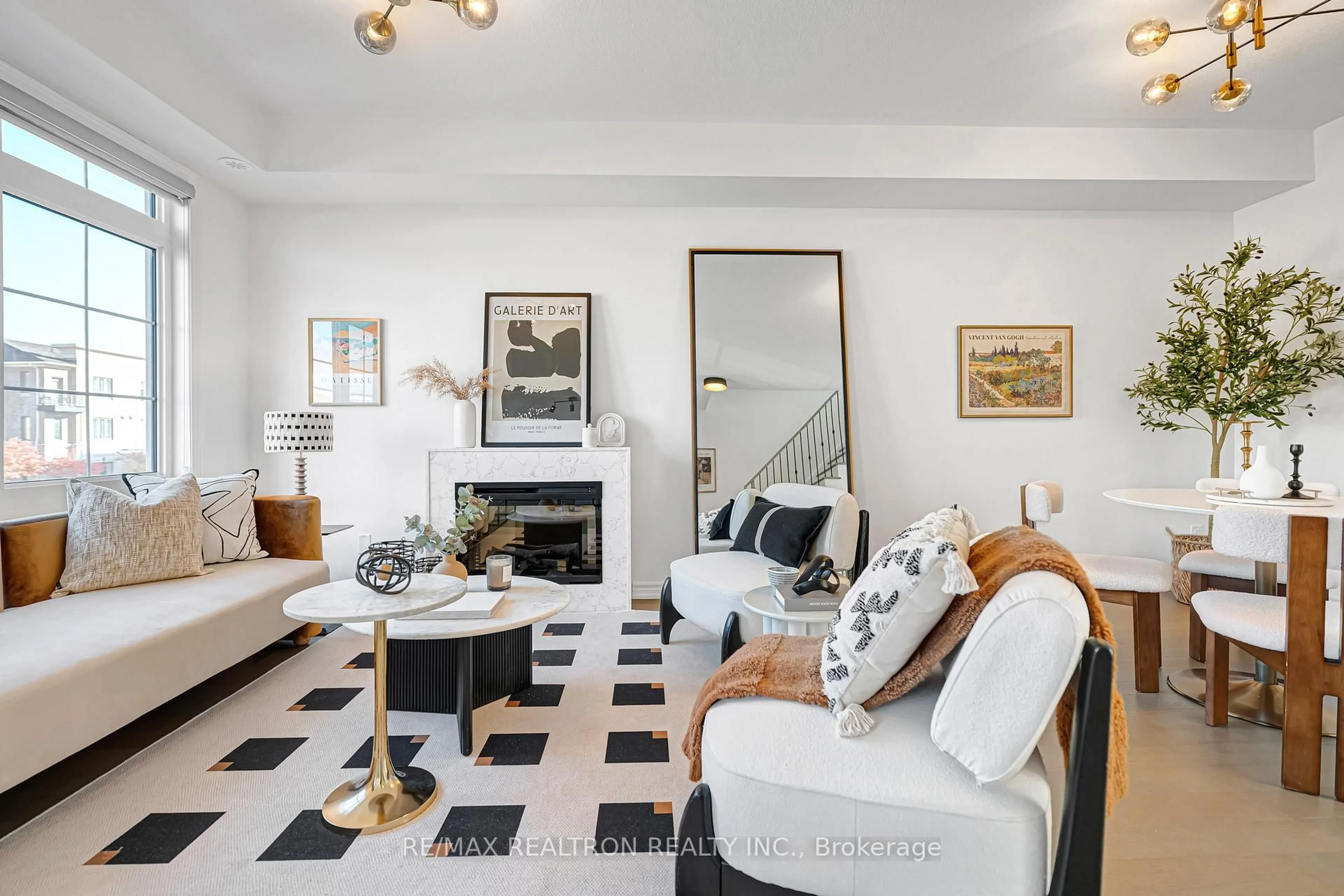 Living room with furniture, unknown for 58 Village Pkwy, Markham Ontario L3R 2E1