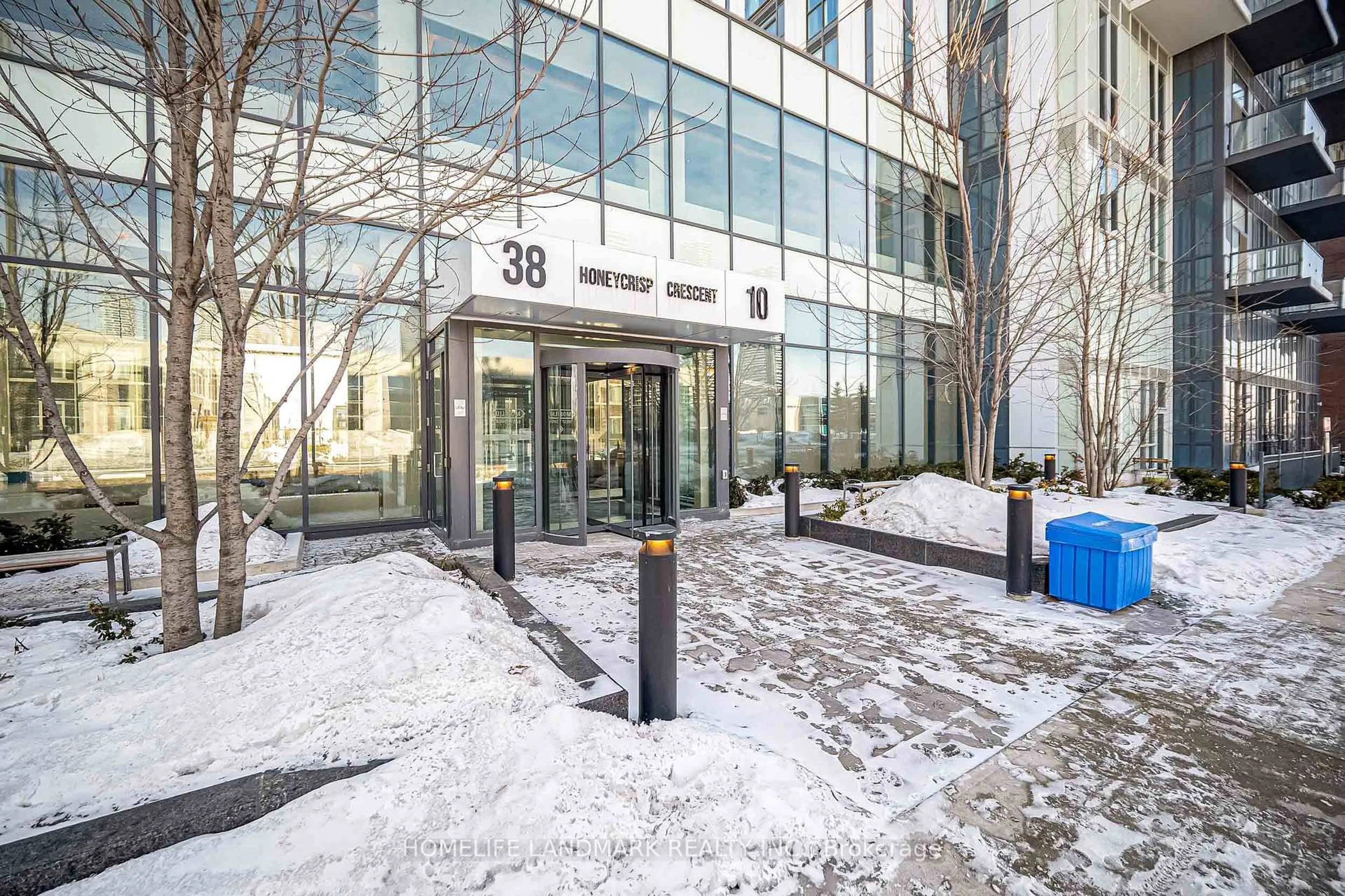 Indoor foyer for 10 Honeycrisp Cres #622, Vaughan Ontario L4K 0M7